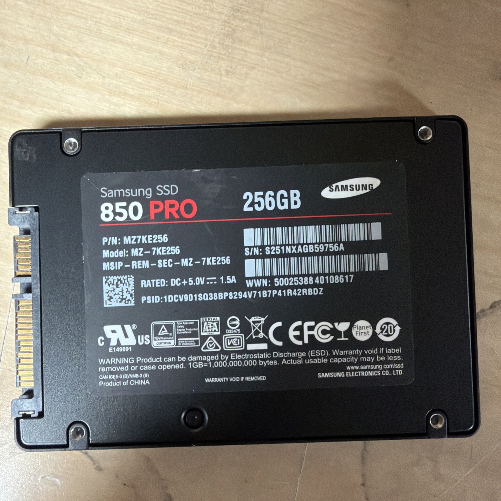 Samsung 850 PRO 256GB SSD SATA III 6Gb/s 2.5″ Internal Solid State Drive MZ-7KE2