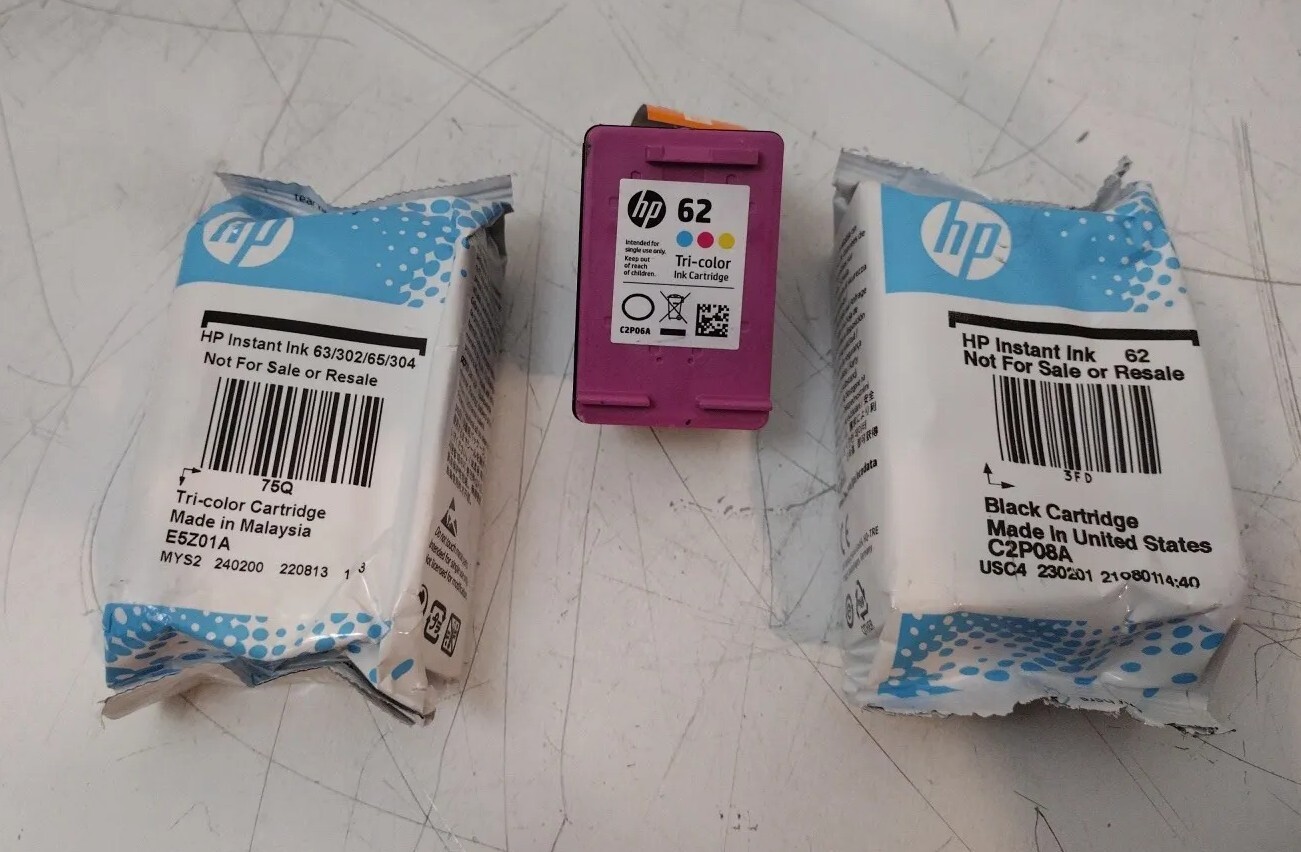 3-packGenuine HP 62 Combo Ink Cartridges 1 Black and 2 Color Unused Brand New