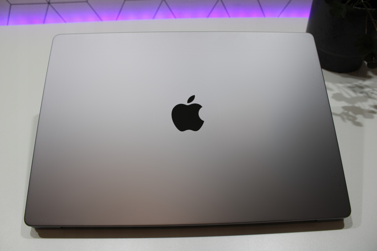 Apple MacBook Pro 16″ 2021 M1 Pro 10-Core GPU-16 16GB 512GB Tahoe 2025 EXCELLENT