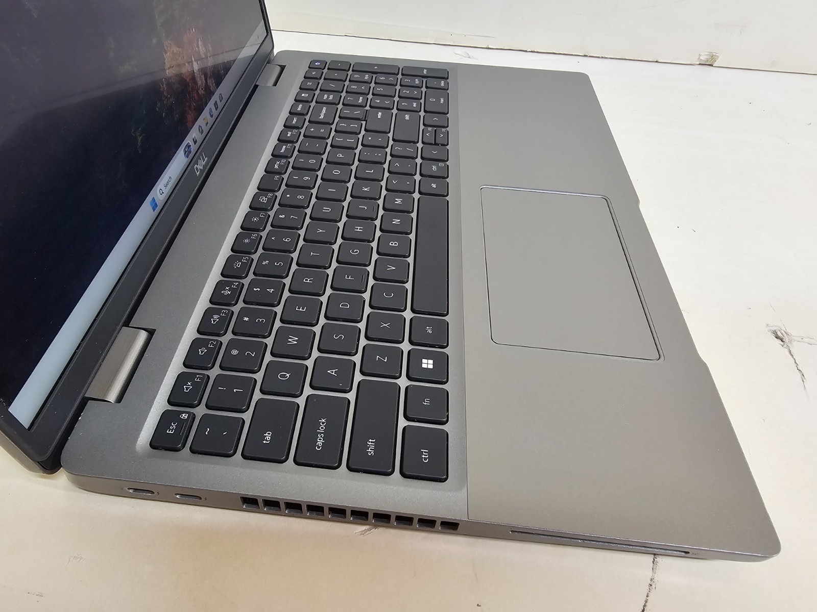 Dell Latitude 5520 Laptop – 2.6 GHz i5-1145G7 16GB 512GB 15.6″ Touchscreen SP11