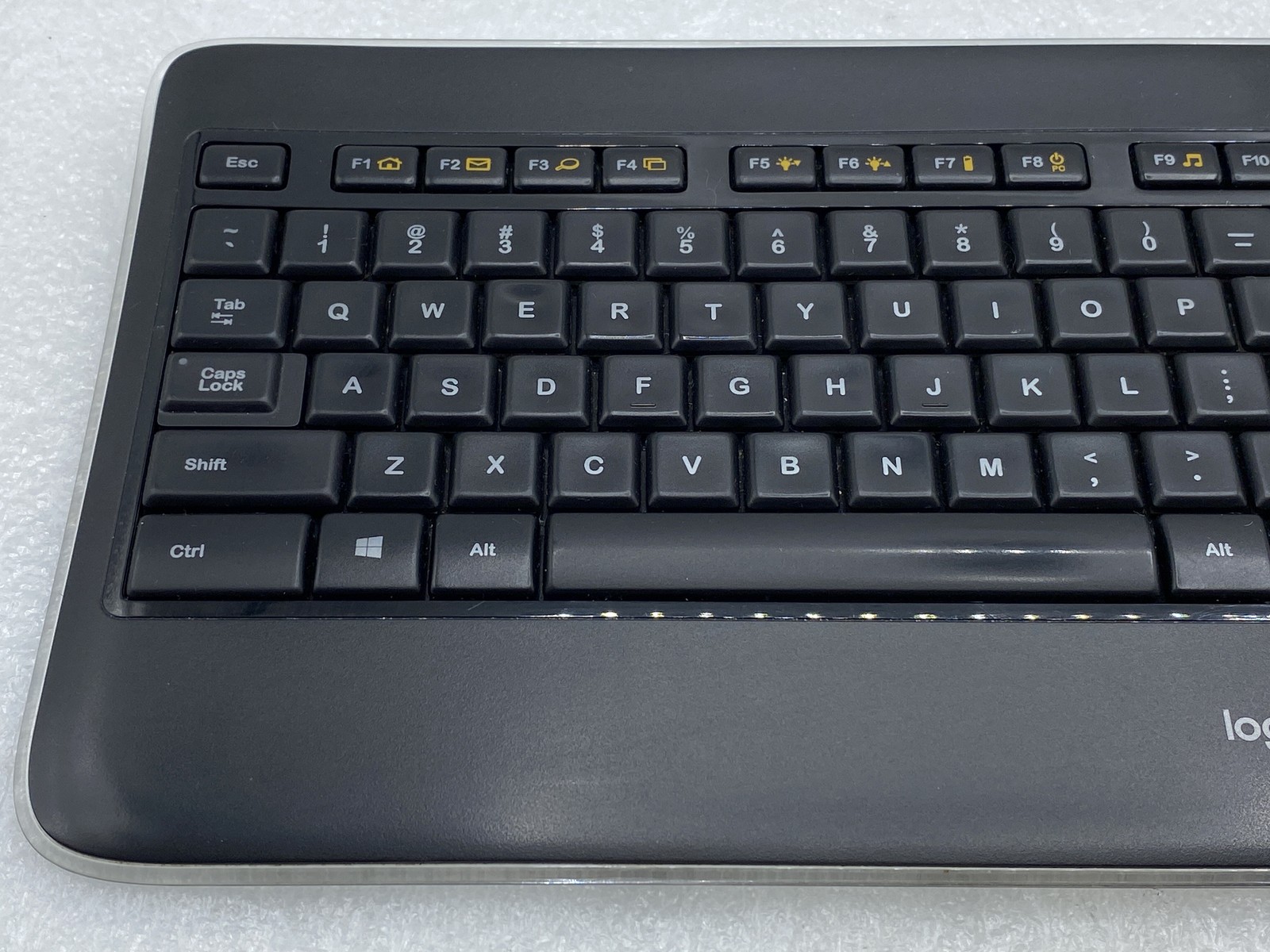 Logitech K800 (Y-R0011) Illuminated Wireless Keyboard – w/ USB RECIEVER FREE S/H