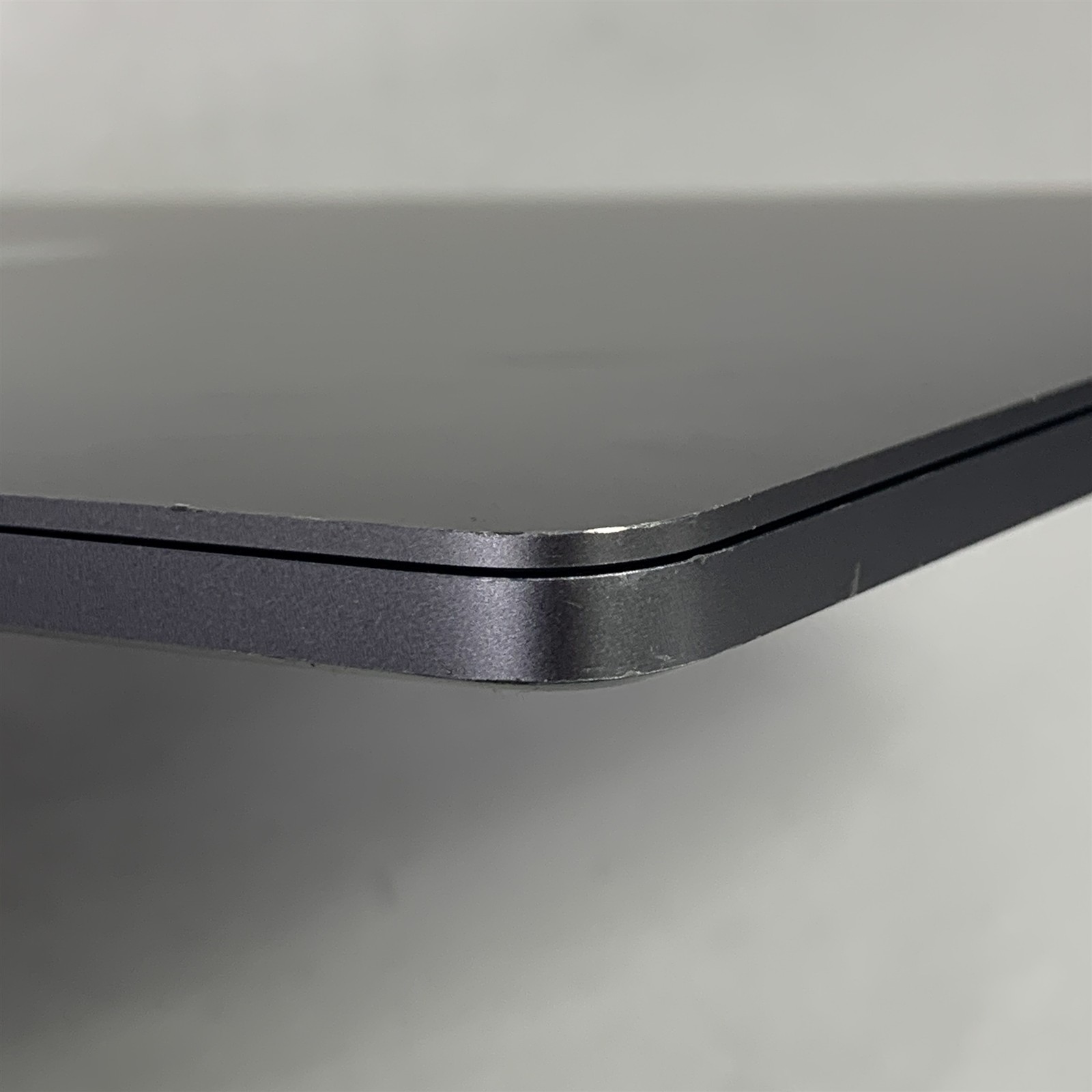 Apple MacBook Pro A2141 (2019) 16″ Laptop Core i9-9980HK 2.3GHz 16GB – 500GB SSD