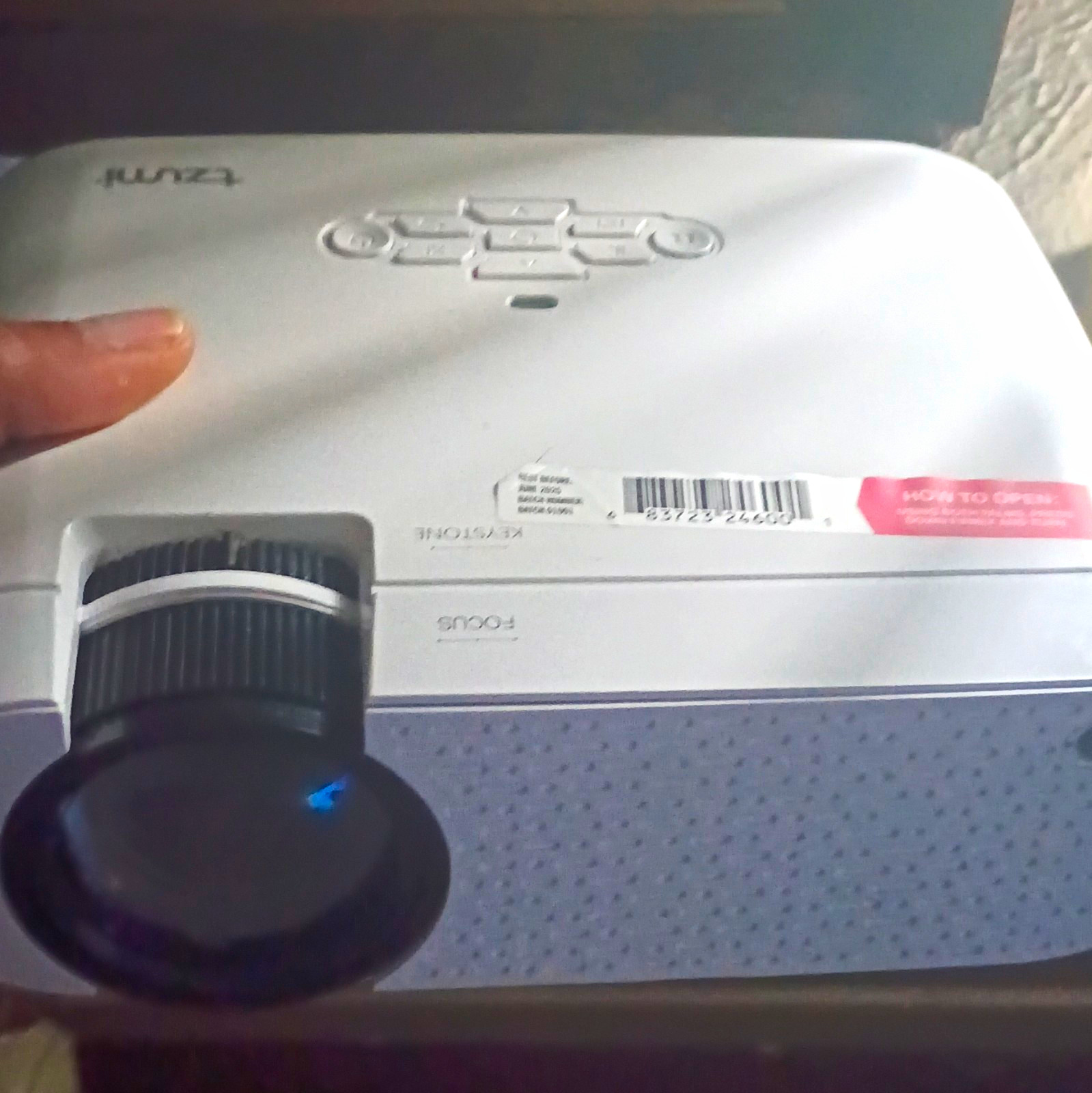 Tzumi Desktop Projector White w/ Focus & Keystone, HDMI USB VGA