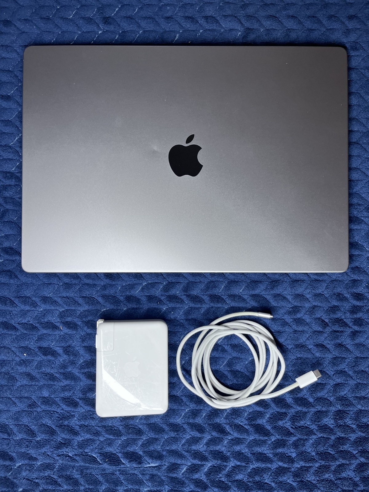 Apple MacBook Pro A2485 M1 Pro Chip – 16GB RAM – 1TB SSD – Tahoe OS – 2021