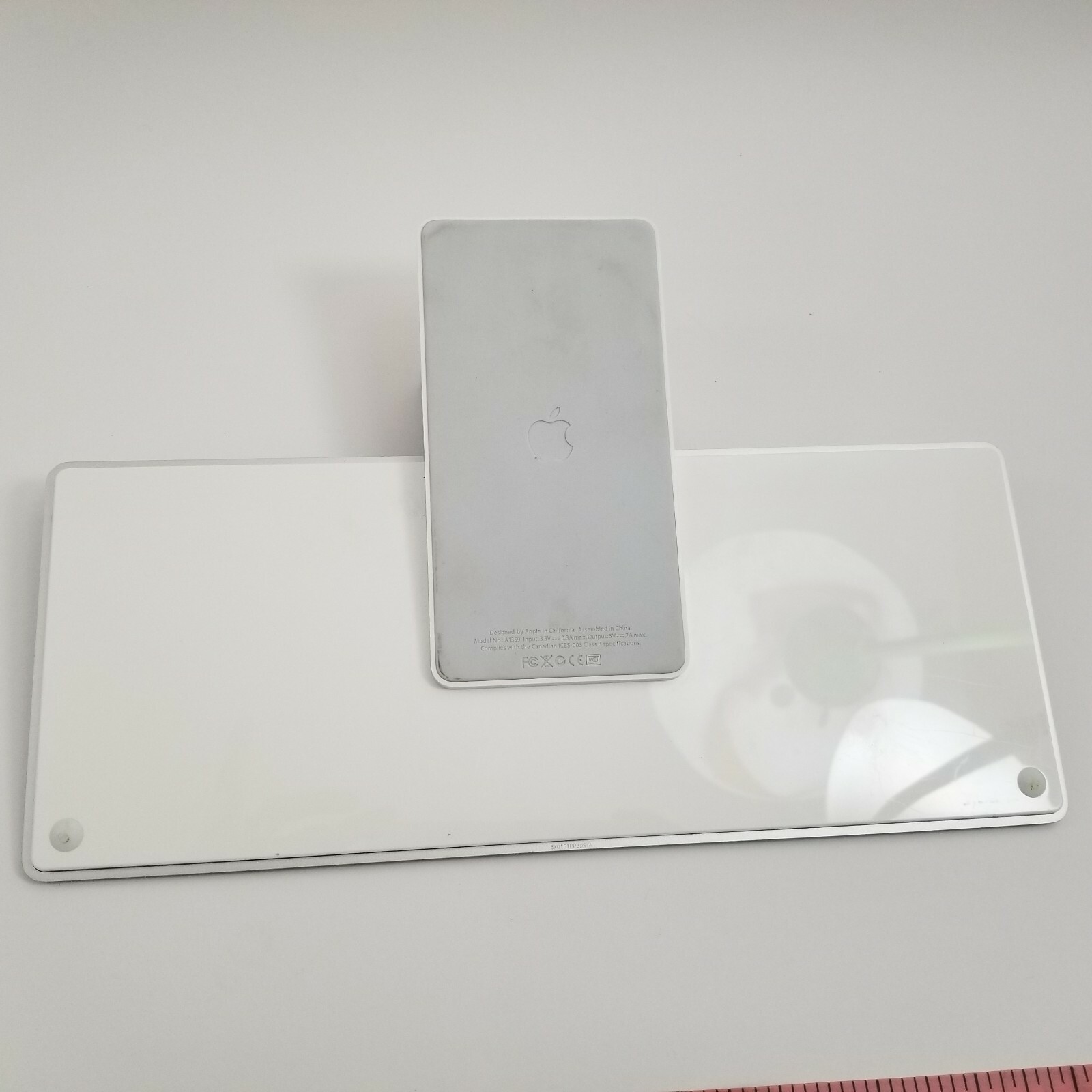 Apple A1359 Keyboard Dock Stand For iPad, iPod & iPhone