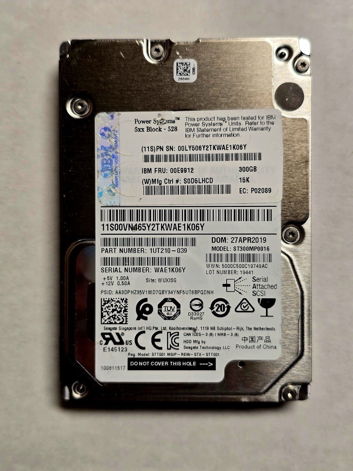 IBM ST300MP0016 300GB 2.5″ 6Gb/s 15K RPM SAS Hard Drive FRU P/N: 00E9912