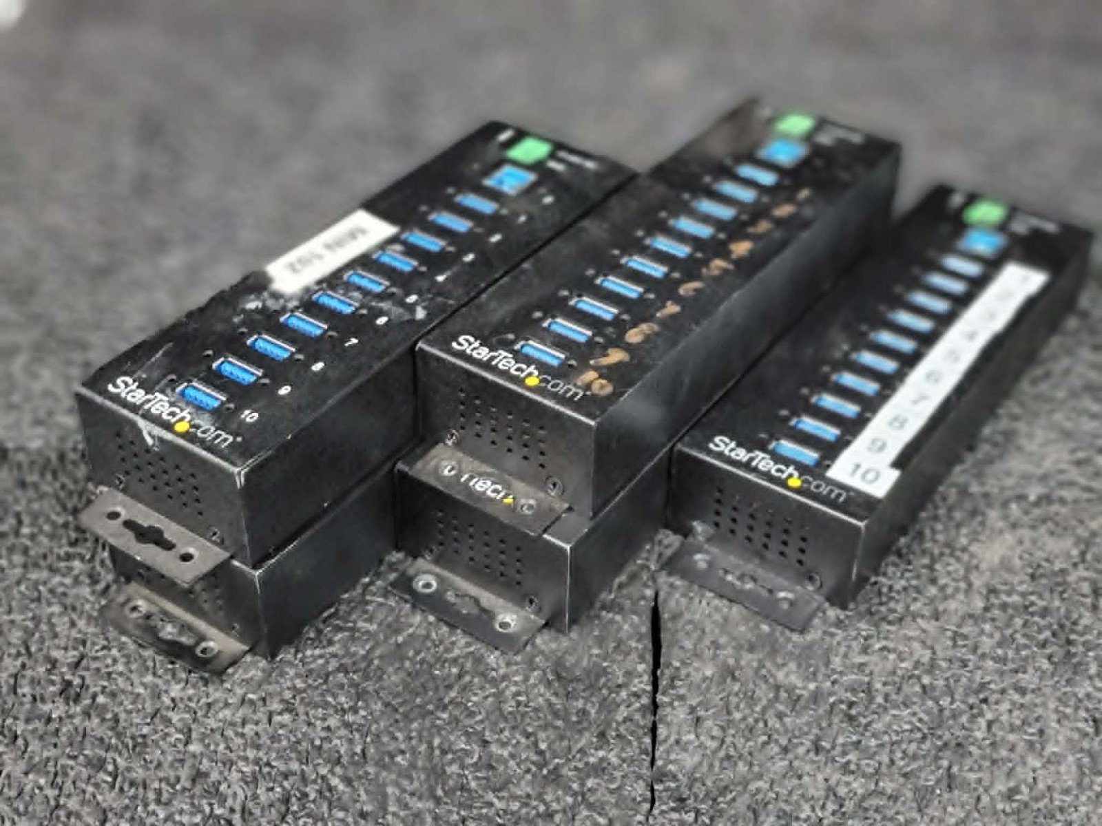 StarTech.com ST1030USBM 10-port industrial 5Gbps USB 3.2 Gen 1 USB 3.0 hub