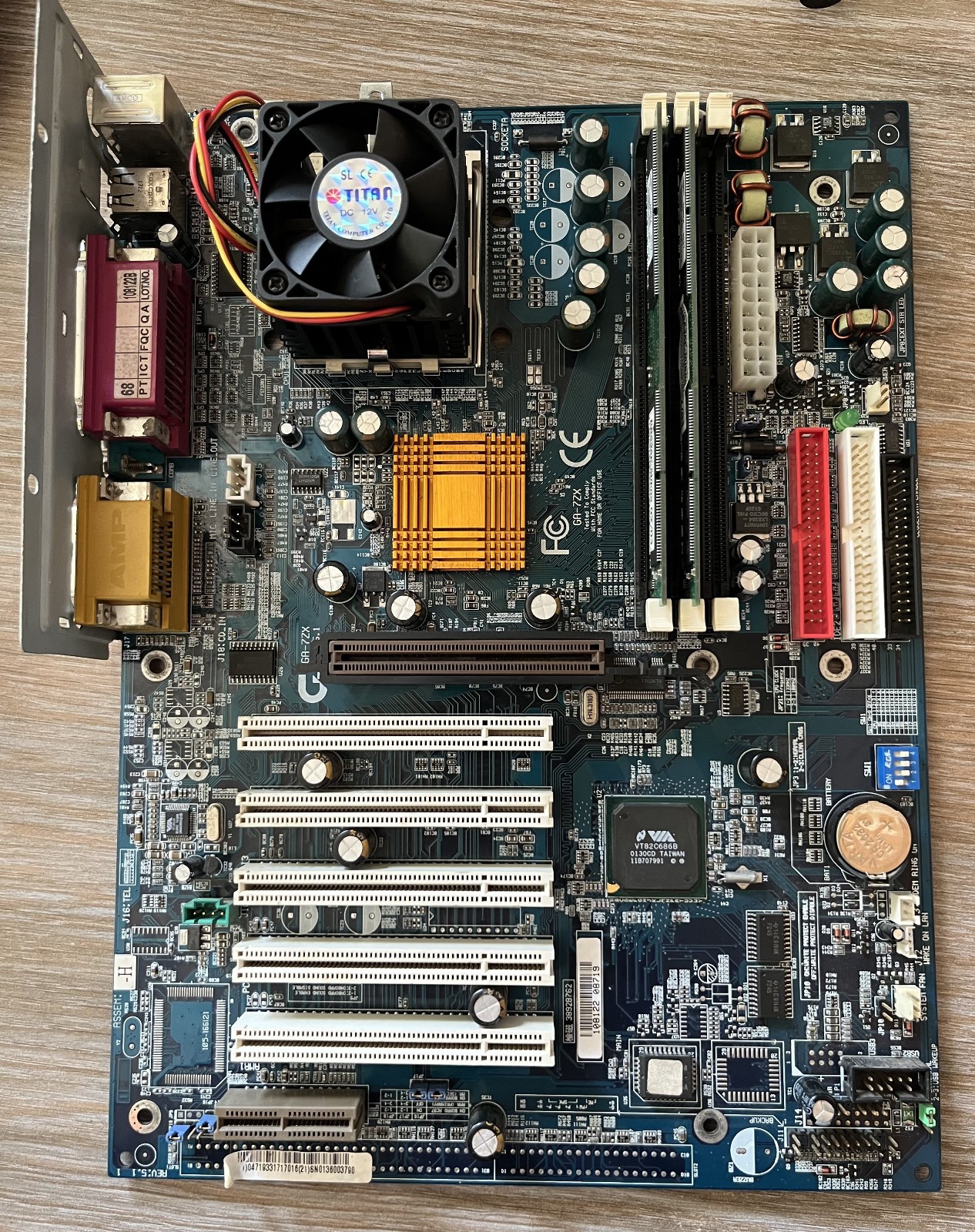 Gigabyte GA-7ZX Socket A – AMD Duron 650 – 256MB RAM – I/O Shield – Tested