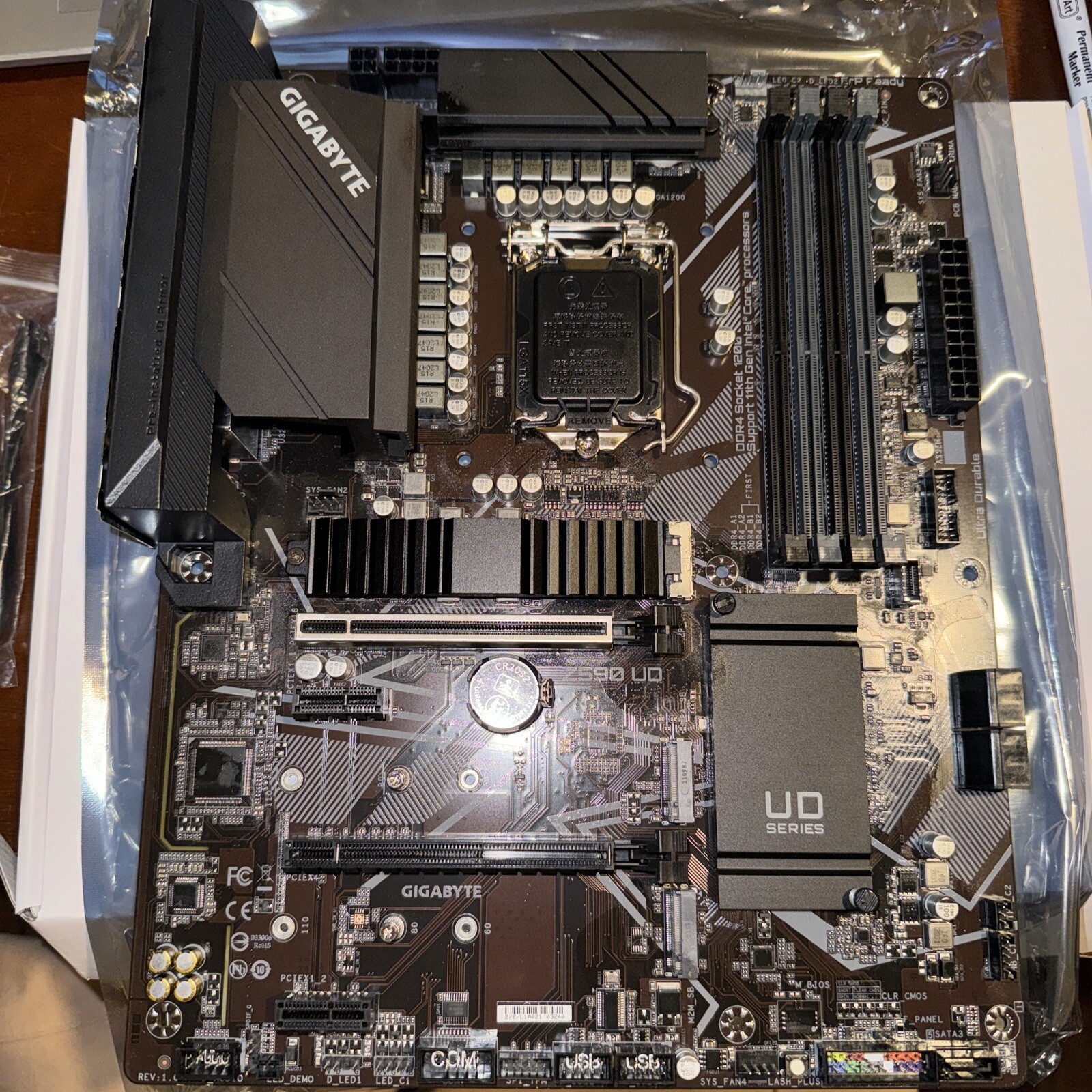 GIGABYTE Z590 UD Motherboard Intel 11th Gen Z590 DDR4 LGA 1200 ATX w/ IO Shield