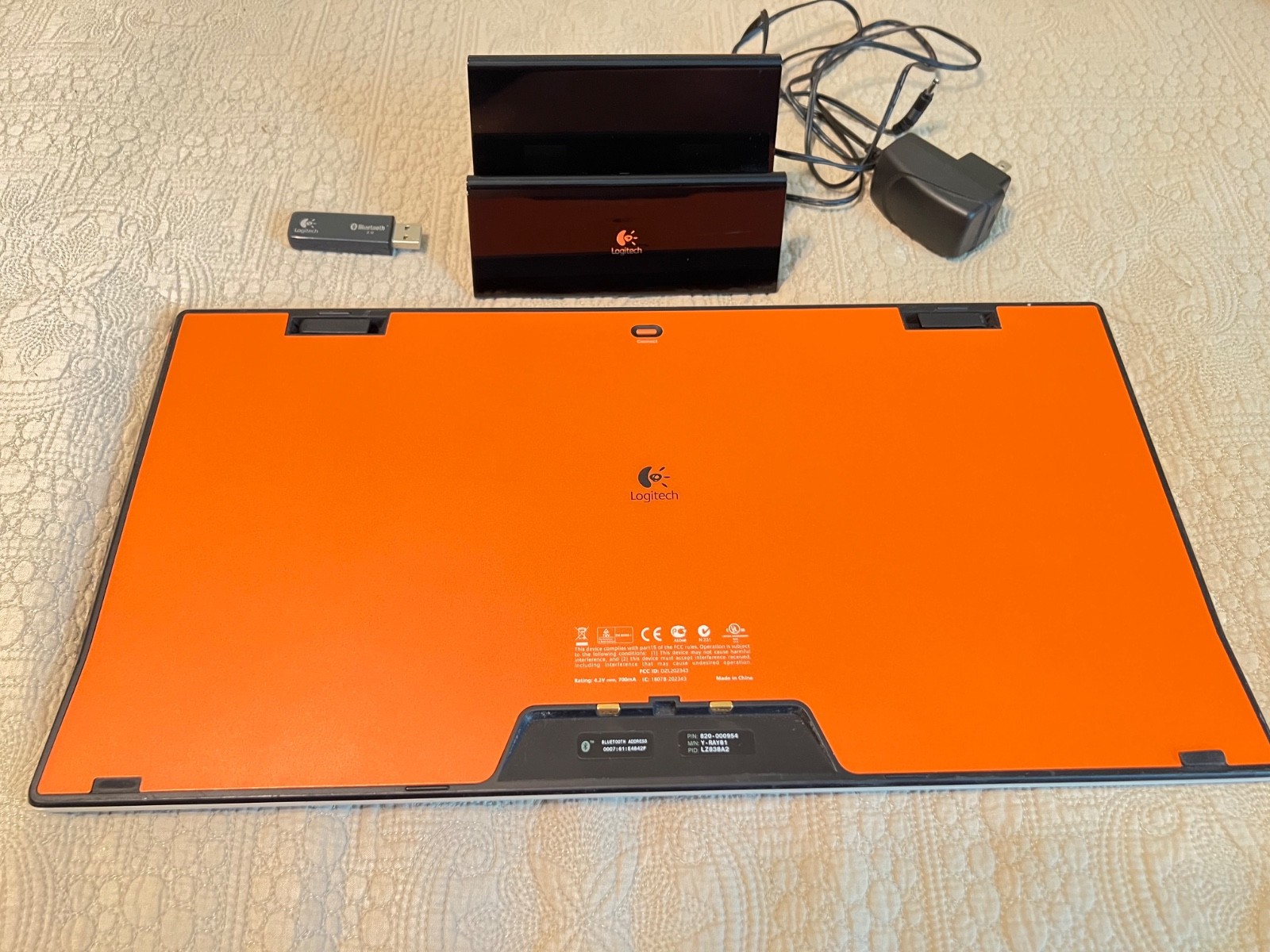 Logitech DiNovo Edge Wireless Bluetooth Keyboard & Charging Dock Y-RAY81 Used