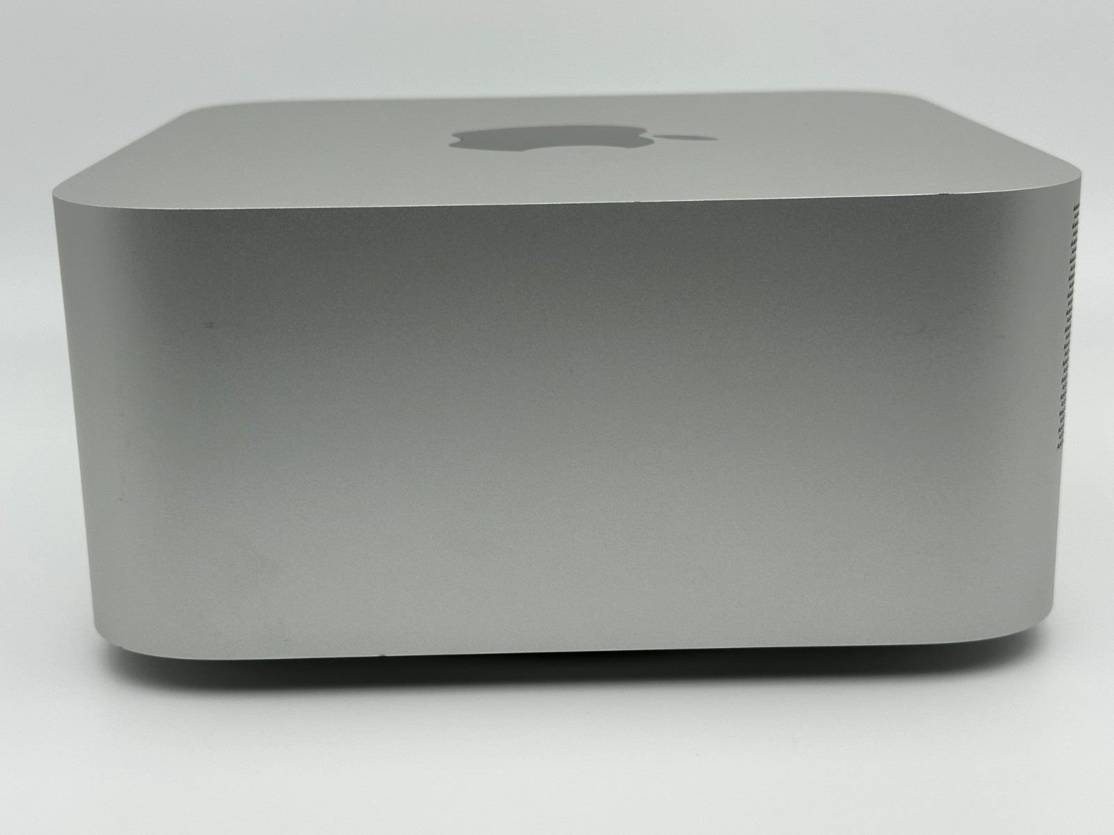 2022 Apple Mac Studio M1 Max Chip 32GB 512GB SSD 24-Core GPU Silver MJMV3LL/A