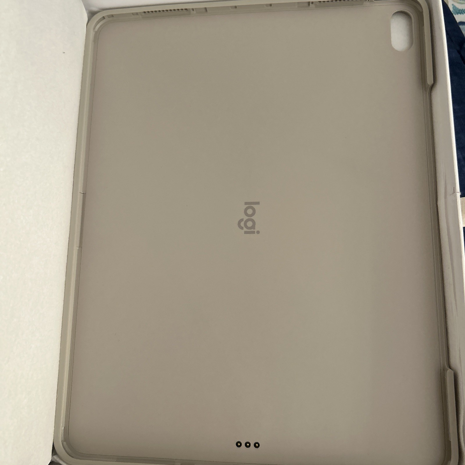 Logitech ⭐️ Combo Touch ⭐️ Keyboard case For IPad Air M2/M3 ✨ 13 inch ✅