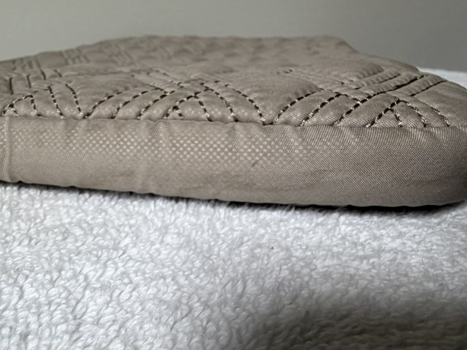 Tumi Beige Quilted Padded Nylon Zip Tablet Sleeve/Pouch 14 x 9.5 in