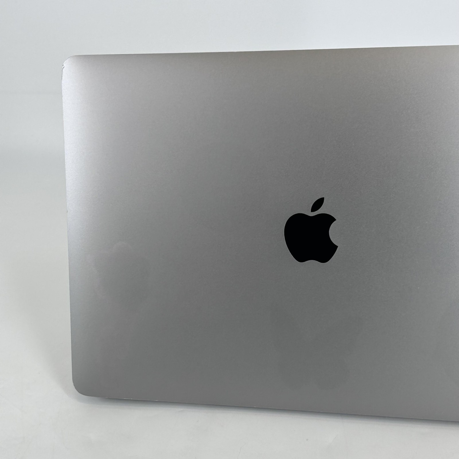 MacBook Air 13 Space Gray 2020 M1 8-Core CPU 7-Core GPU 8GB 256GB White Spots