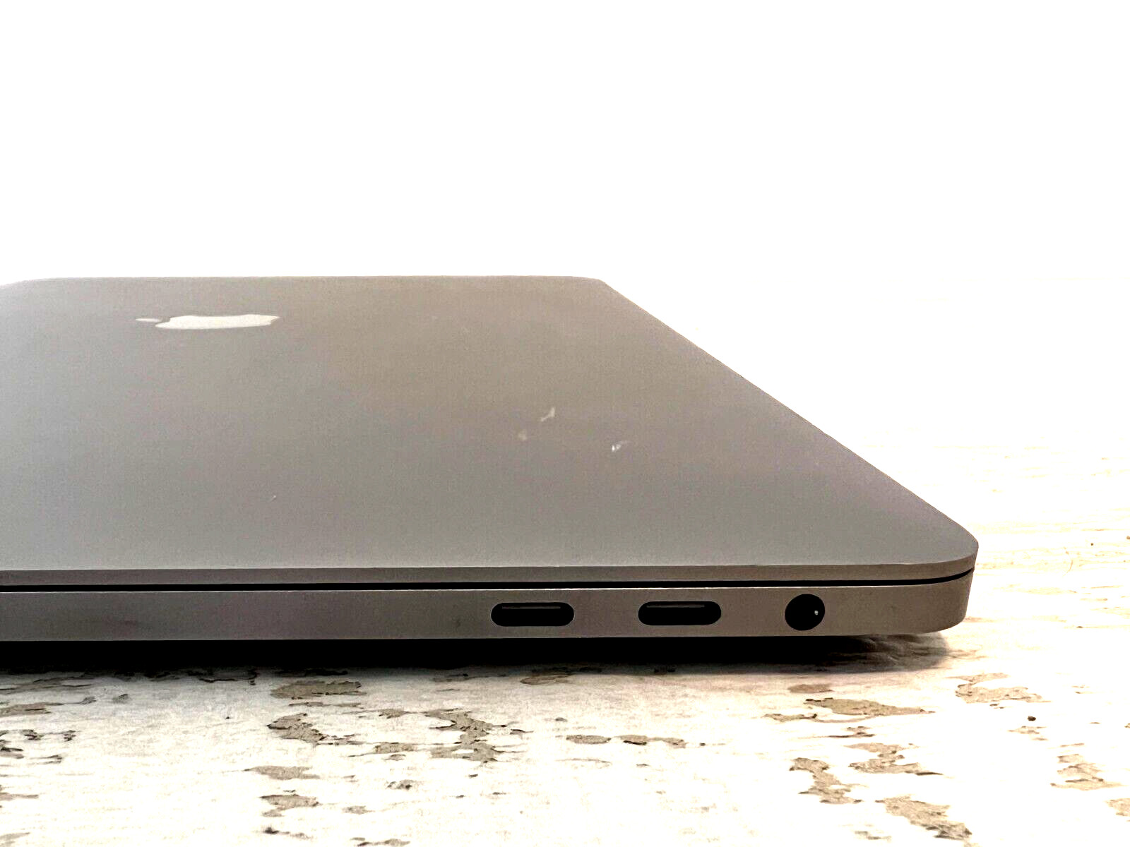 Apple MacBook Pro 15″ Touch Bar 256GB SSD 16GB i7 Ventura Space Gray – Warranty