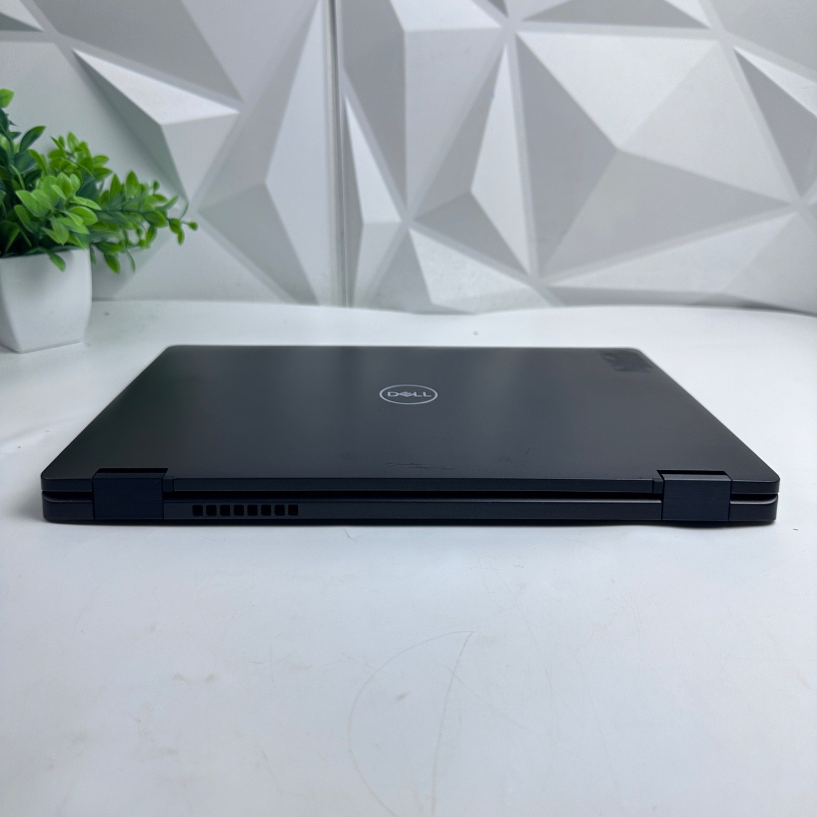 Dell Latitude 5300 2-in-1 Laptop, 13.3″ FHD Touch, i7-8665U, 16GB, 512GB *READ*