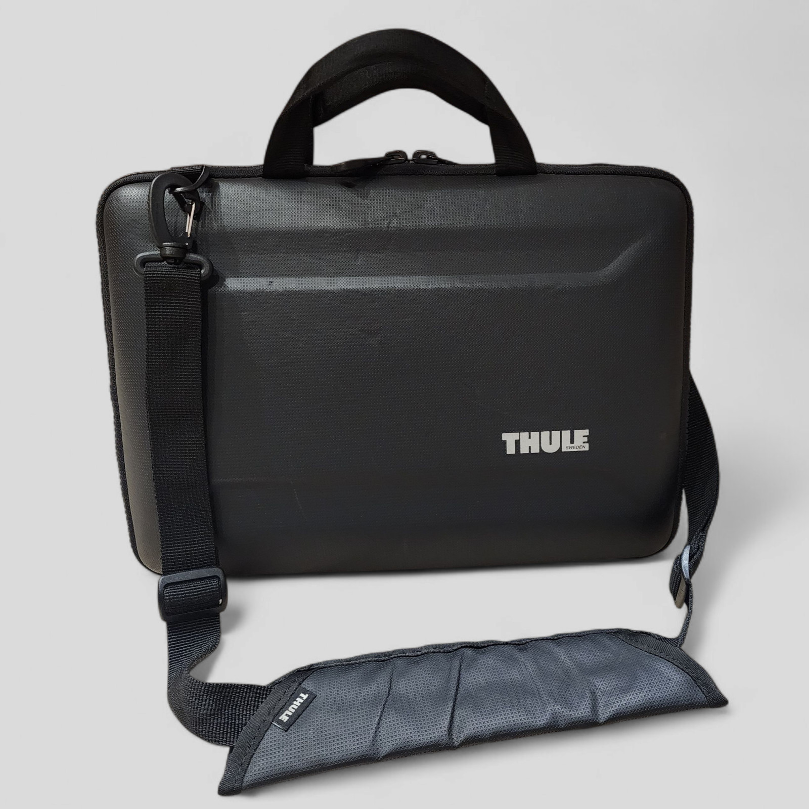 THULE GENUINE Gauntlet 4 Attaché Briefcase 14” MacBook Pro Laptop Case Black