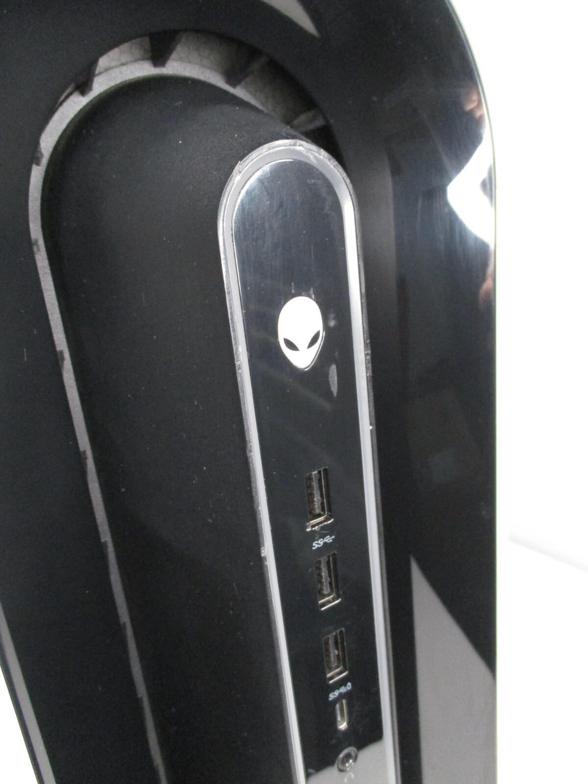 Alienware Aurora R12 i9-11900KF LiquidCool 32GB 1TB NVMe+2TB HDD 1000W – NO GPU