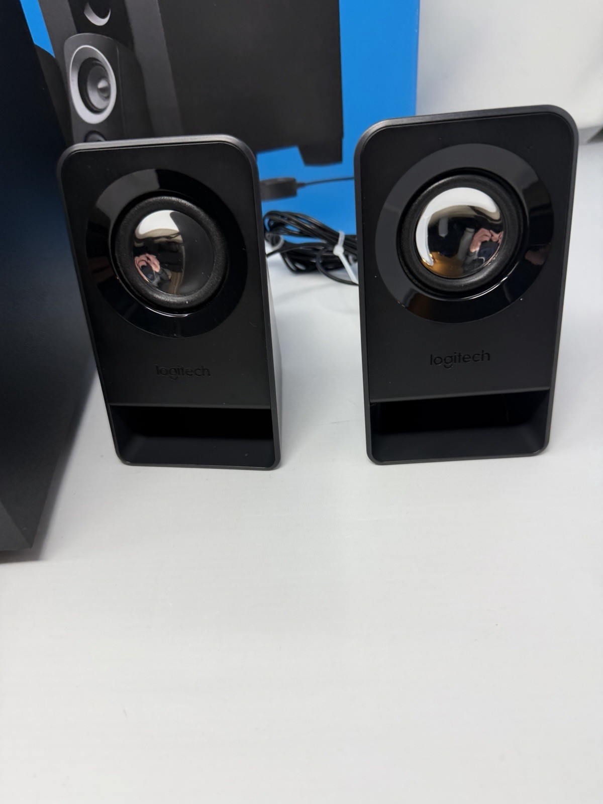 Logitech Z313 2.1 Multimedia Speaker System with Subwoofer