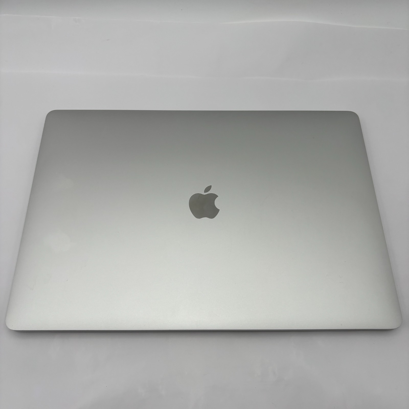 MacBook Pro 16″ i7 2.6/16GB/5300M 512GB – A2141 – Silver – Good Condition