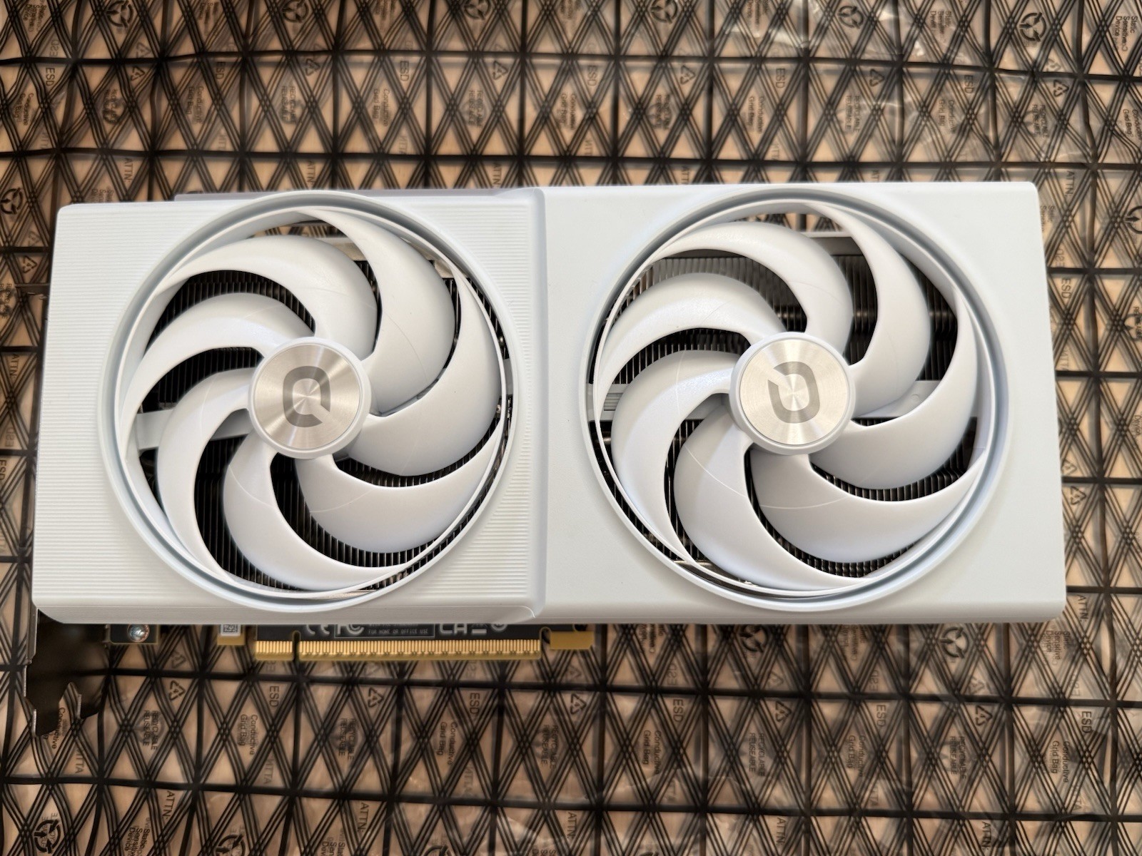 Intel ONIX LUMI Arc B580 12GB GDDR6 PCI Express 4.0 x8 ATX Graphics Card