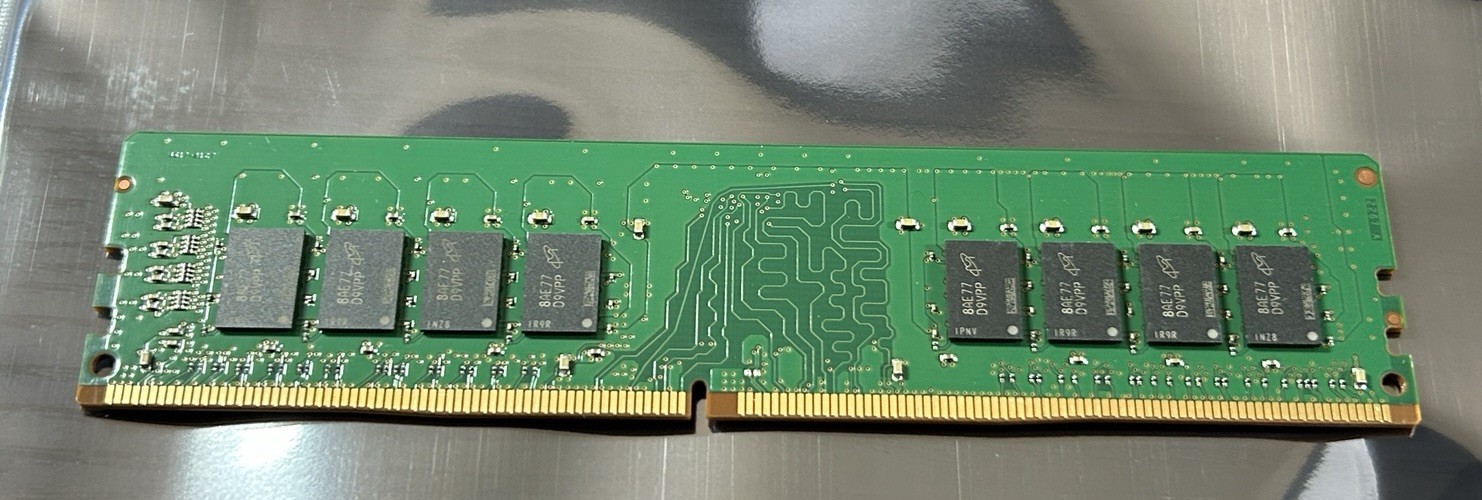 Micron 16GB DDR4-2666 UDIMM Desktop Memory RAM (MTA16ATF2G64AZ-2G6E1)