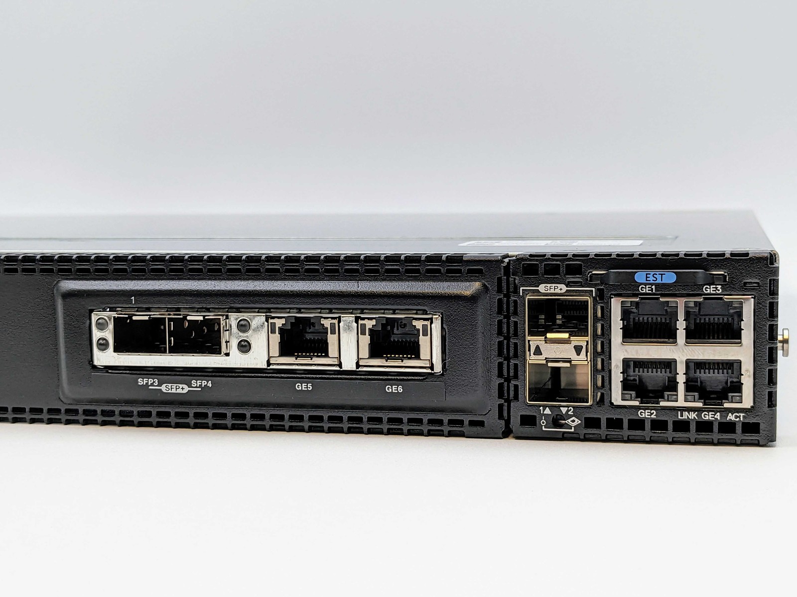 Dell EMC SD-WAN EDGE 3400 8C Xeon D-2145NT 32GB DDR4 2666V 256GB SSD Switch
