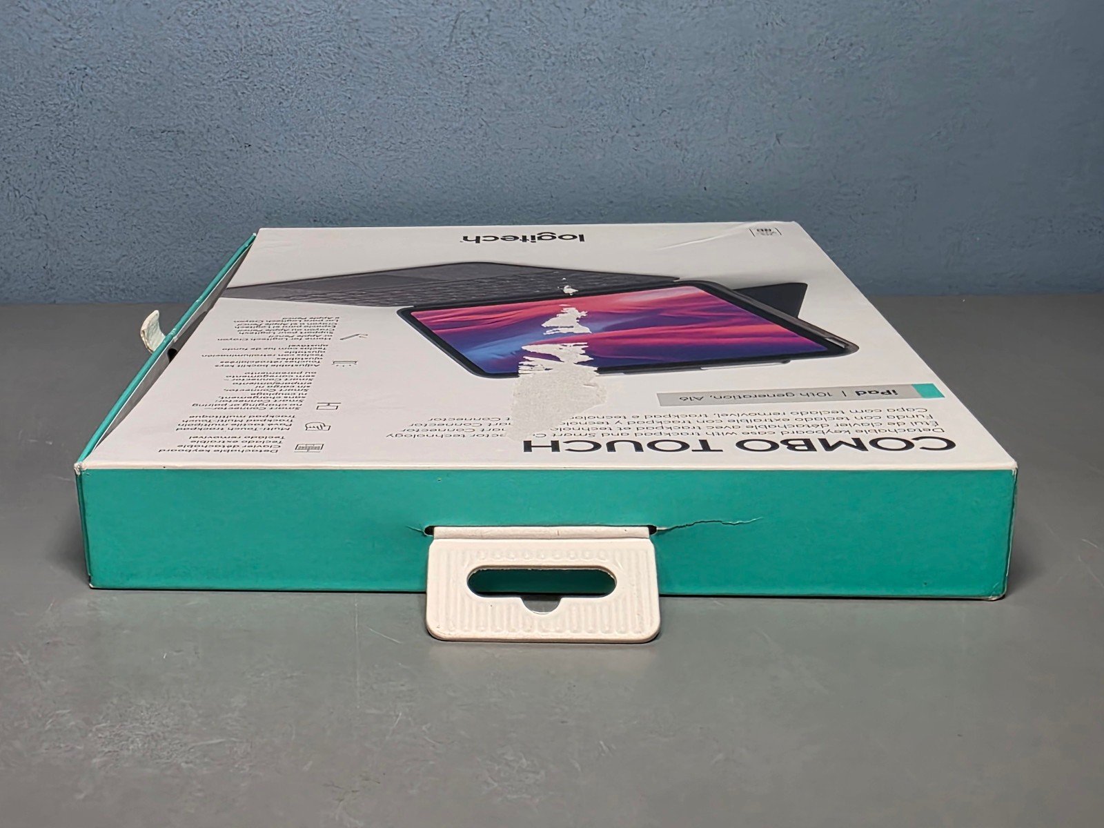 Logitech Combo Touch for iPad 10th Generation A16 Keyboard Folio w/ Touchpad New