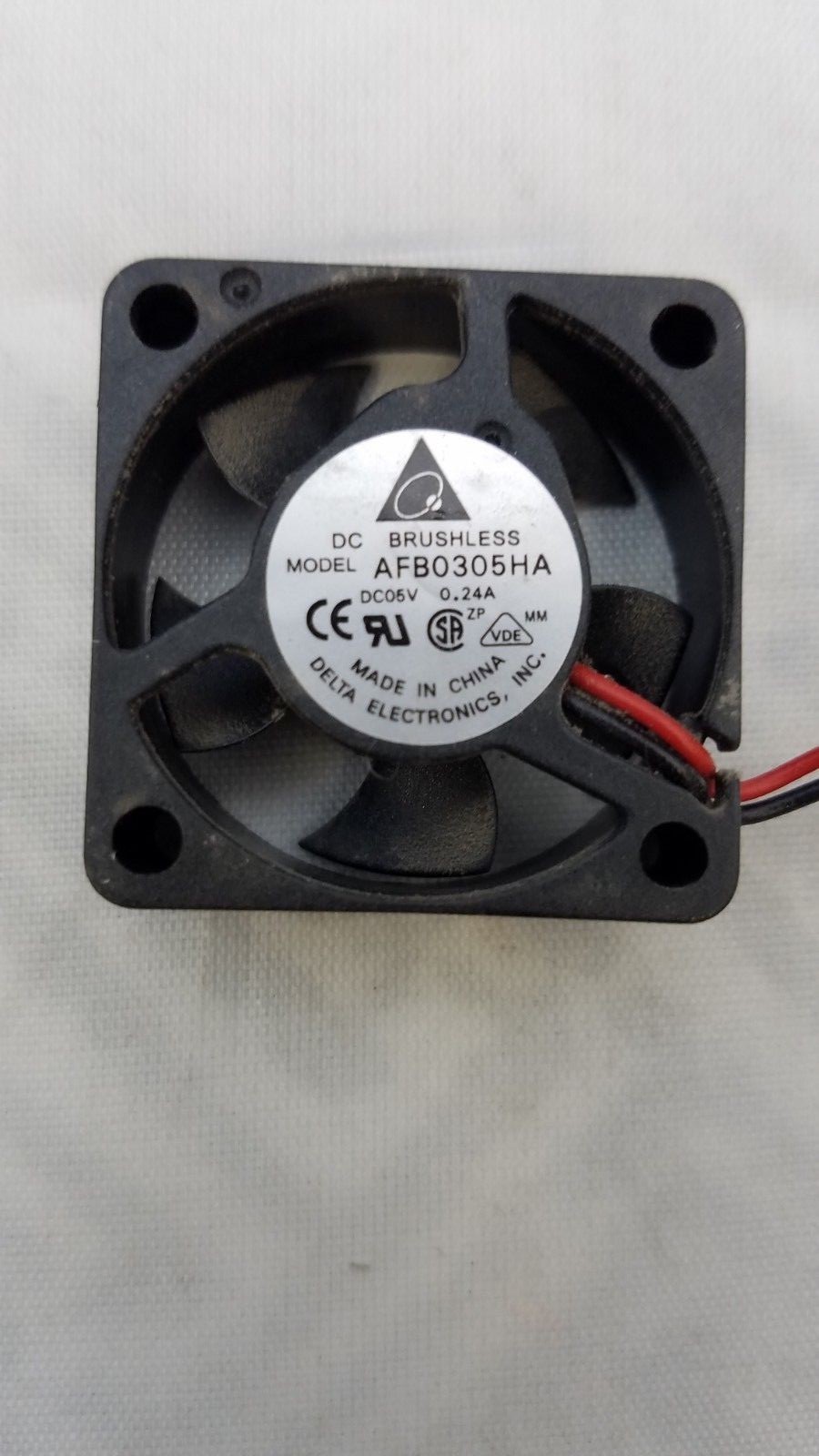 DELTA AFB0305HA 5 VOLTS DC 30MM-30MM-10MM 2 PIN PLUG, USA STOCK FREE SHIPPING