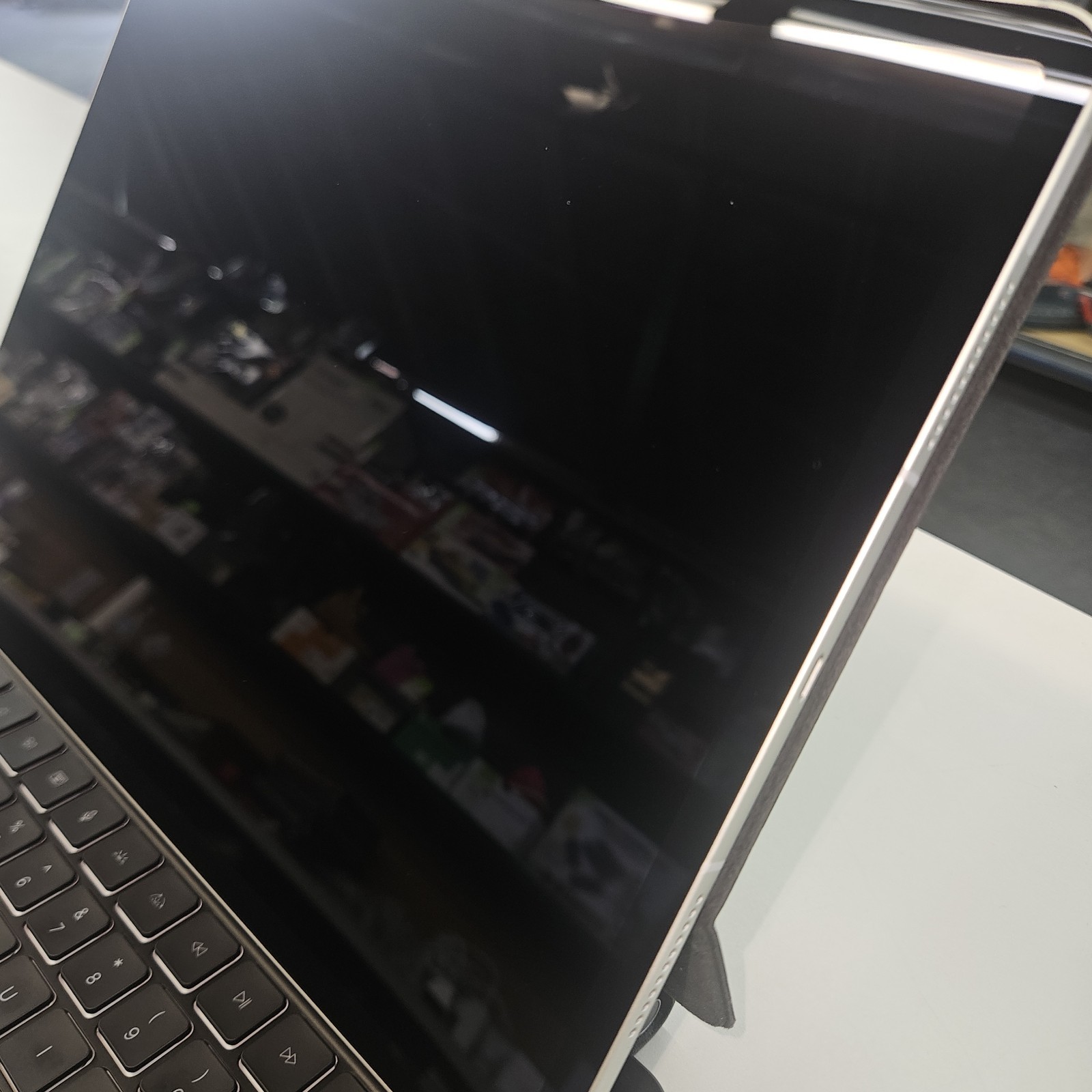 Apple iPad Pro 12.9 5th Gen 1TB Gray Cellular A2379 & Smart Keyboard 4889 uhg