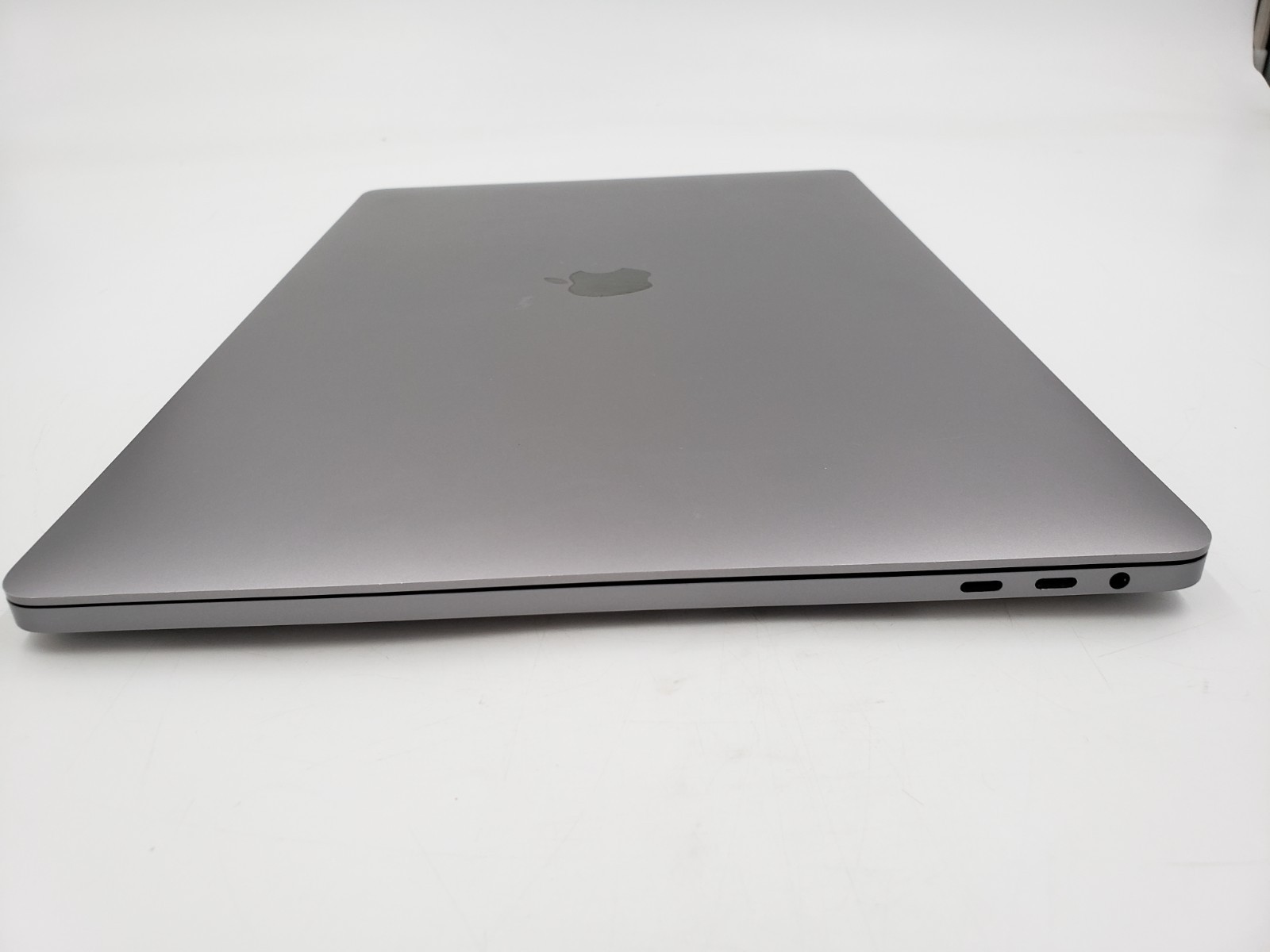 Apple MacBook 16″ 2019 2.60GHz 16GB Ram 512GB SSD macOS Tahoe 26.5