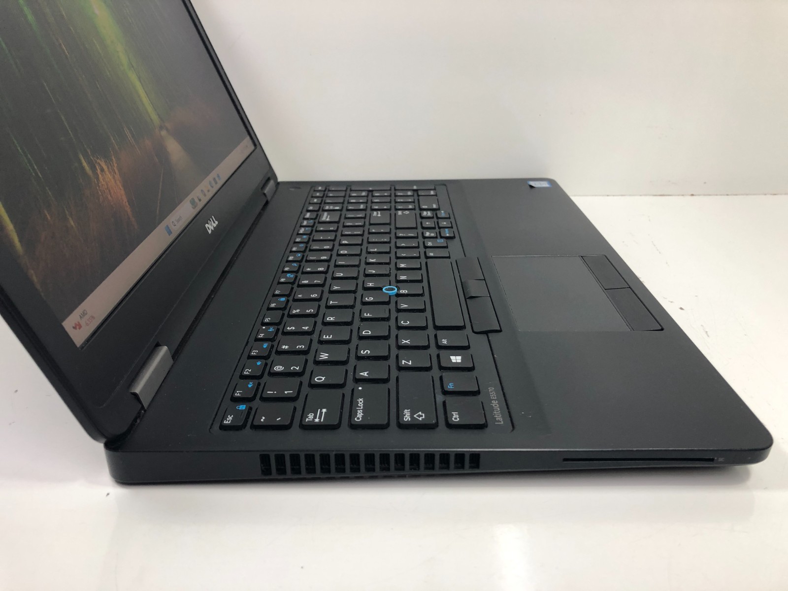 Dell Latitude E5570, 15.6″, i5-6300U, 2.4GHz, 8GB, 256GB NVMe, Windows 11