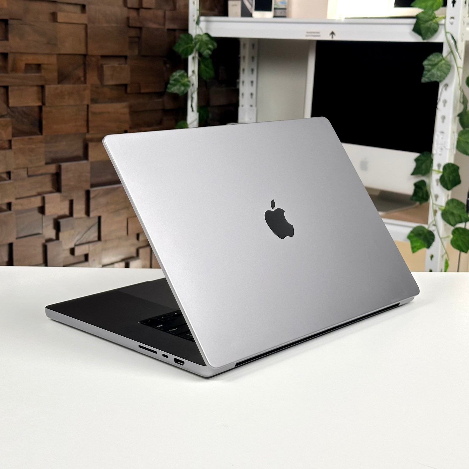 MacBook Pro 16″ M1 Pro 10-CPU 16-GPU 16GB 512GB SSD Tahoe + WARRANTY