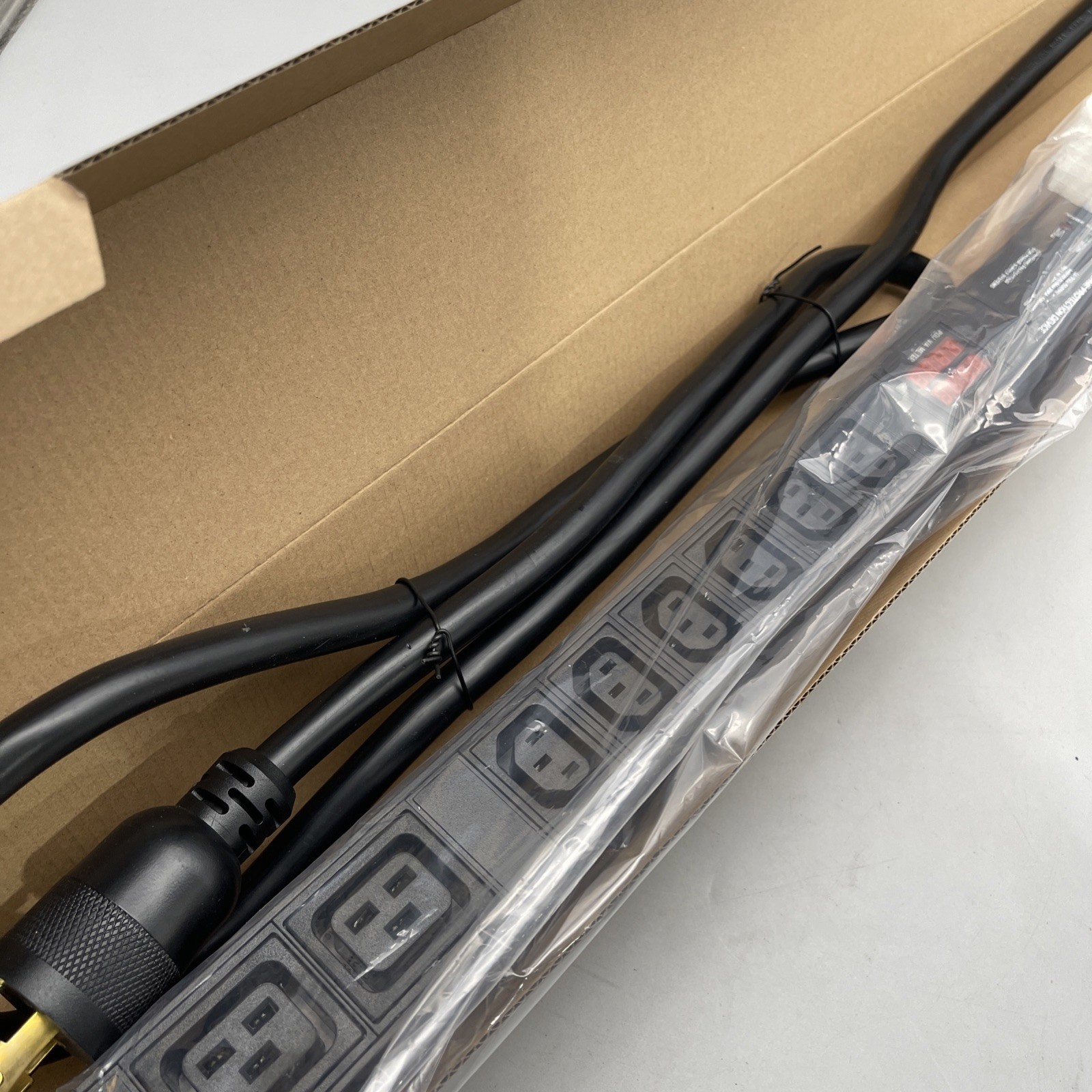 Metered Breaker Surge Protection PDU – 240V, L6-30P, 30A, 7200W 6 (C13) 2 (C19)