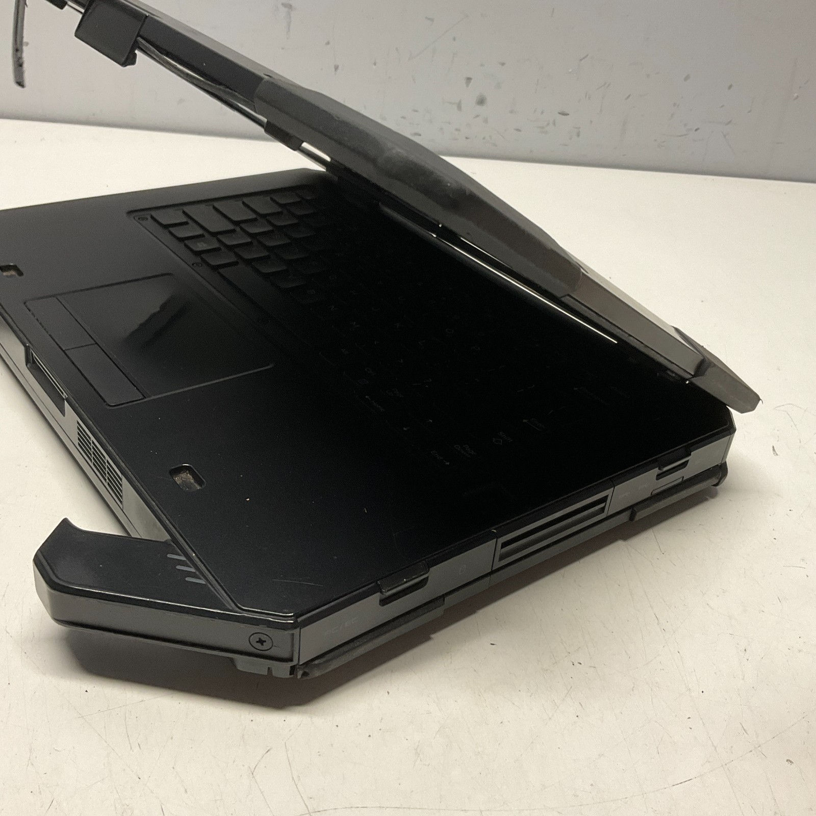 Dell Latitude 5414 Rugged Laptop Intel i7-6600U 2.60GHz 8GB NO HDD/OS/BAT READ