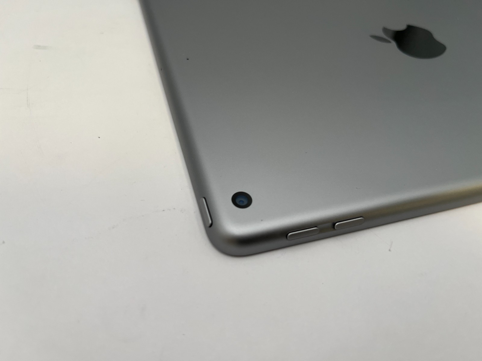 APPLE IPAD 6th GEN WIFI ONLY TABLET 9.7″ -32GB A1893