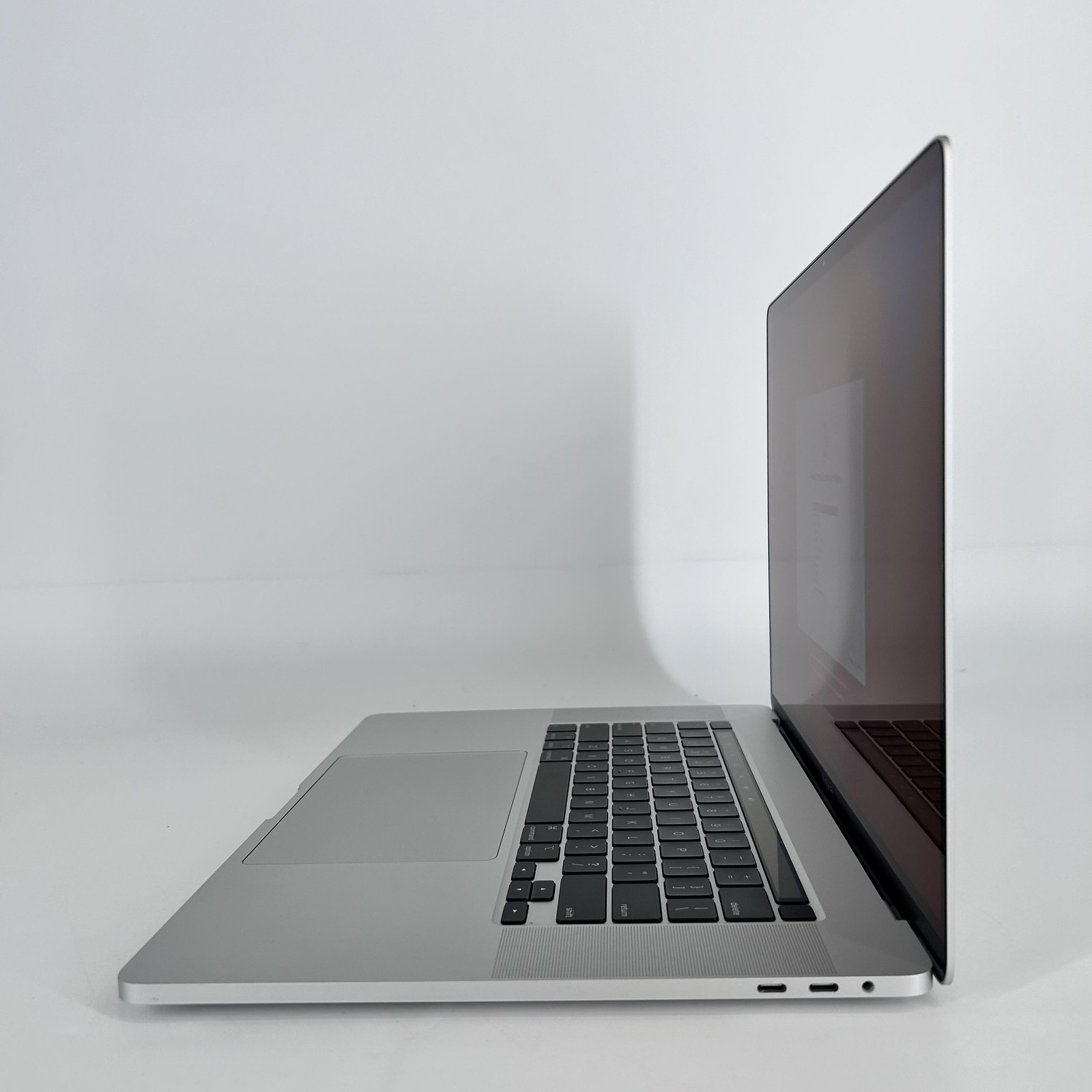 MacBook Pro 16 Touch Bar Silver 2019 2.4 GHz i9 32GB 4TB SSD Radeon Pro 5500M