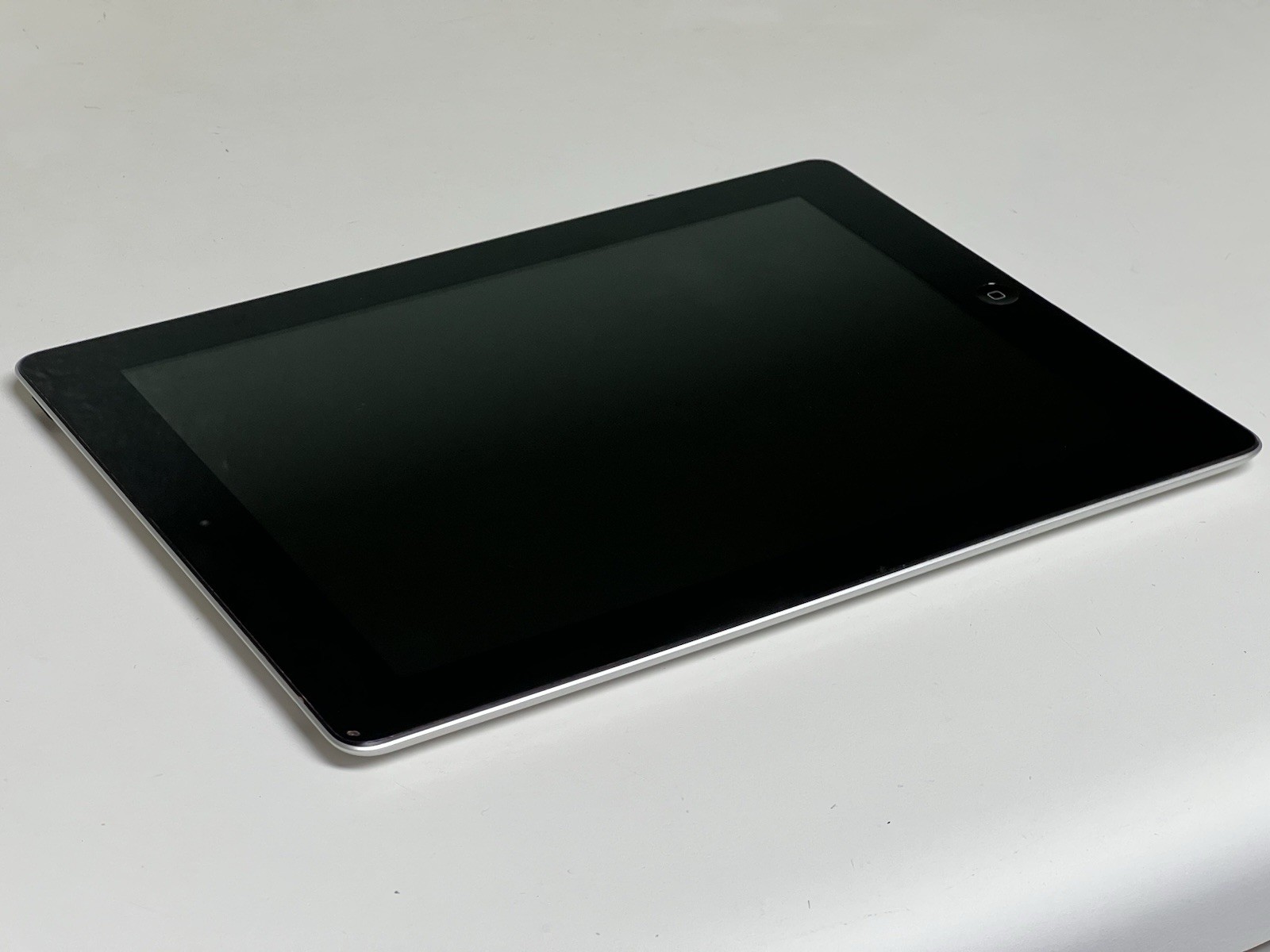 Apple iPad 2 (A1395) 16GB Wi-Fi 9.7” Black iOS 9.3.5 MC769LL/A Great Condition!