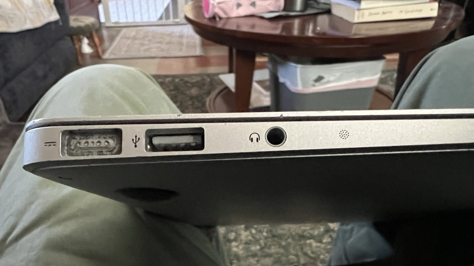 Apple MacBook Air A1466 13″ Silver Intel Laptop SSD Webcam Bluetooth Wi-Fi