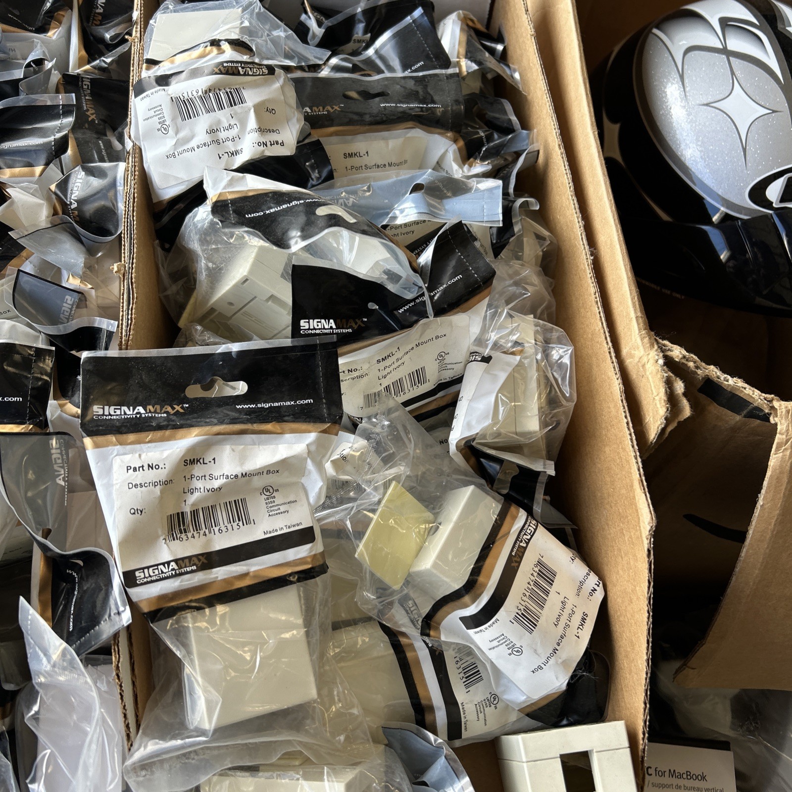 Lot of 25 ea SignaMax SMKL-2-WH and SMKL-1 surface Mount box light ivory