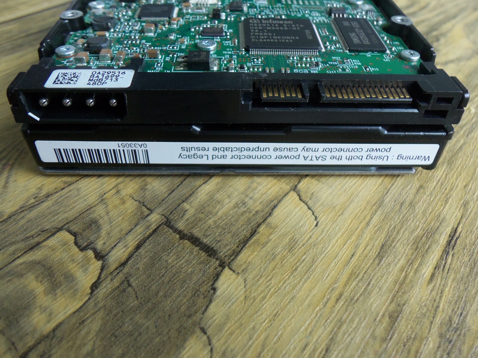 Hitachi Deskstar 500GB 3.5″ SATA II 3.0Gb/s HDD 7200 RPM HDS725050KLA360