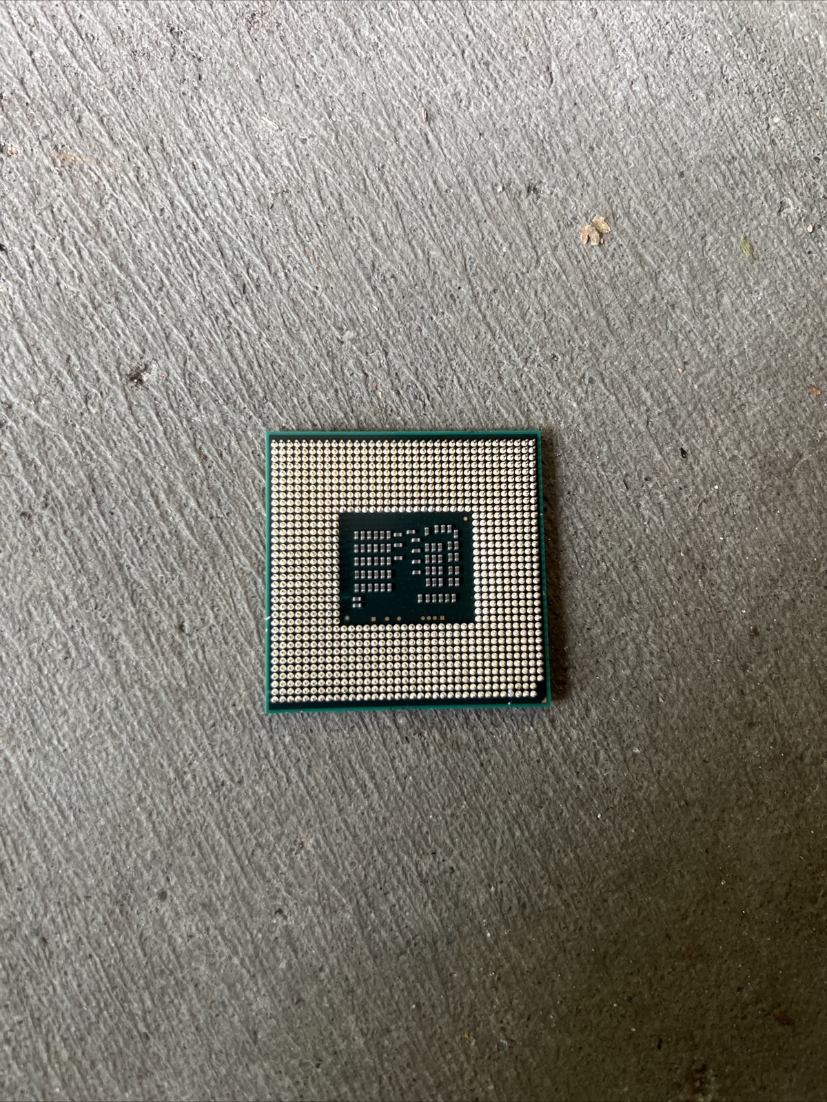 Intel Core i3-370M 2.4GHz rPGA988A 2.5 GT/s Laptop CPU – SLBUK