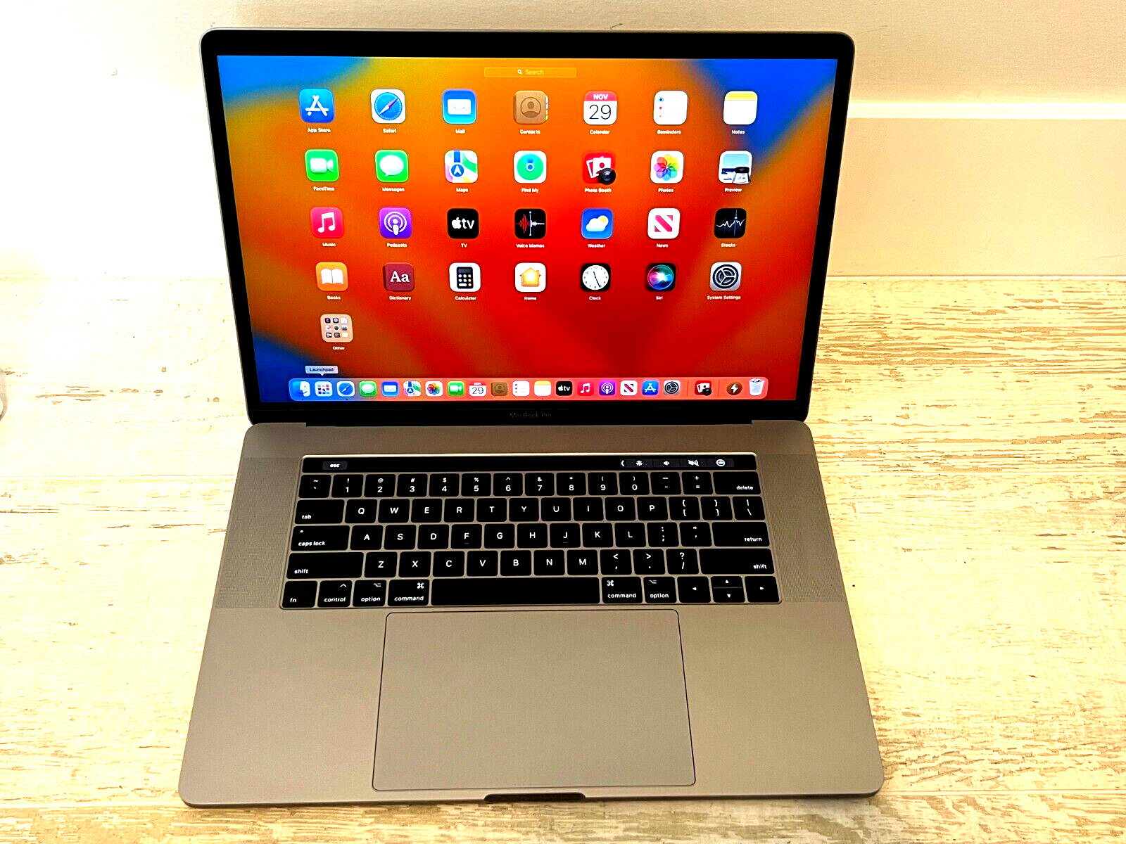 Apple MacBook Pro 15″ Touch Bar 256GB SSD 16GB i7 Ventura Space Gray – Warranty