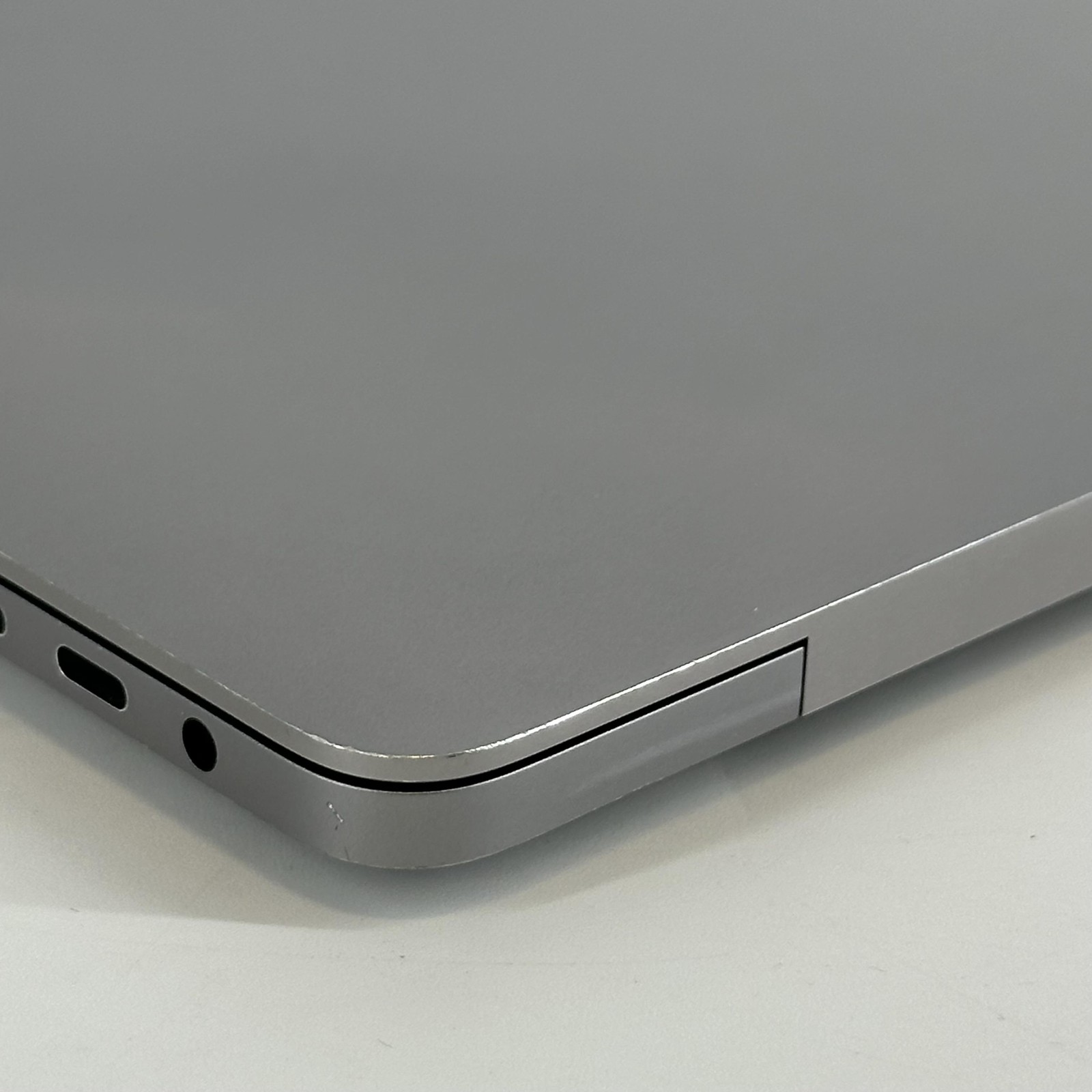 MacBook Pro 16 Touch Bar Space Gray 2019 2.6GHz i7 32GB 1TB AMD Radeon Pro 5500M
