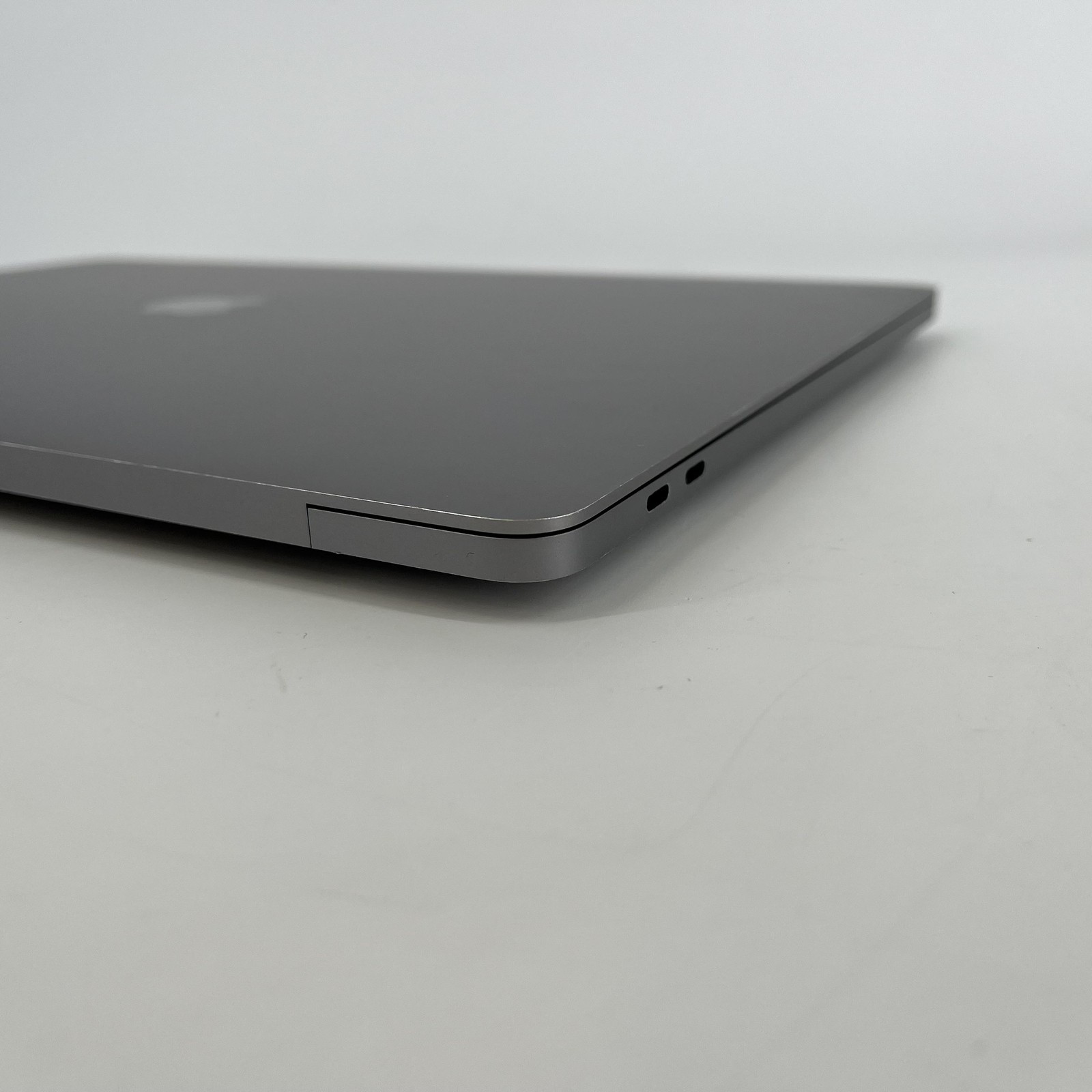 MacBook Pro 16 Touch Bar Gray 2019 2.3 GHz i9 16GB 1TB SSD Radeon Pro 5500M 4GB