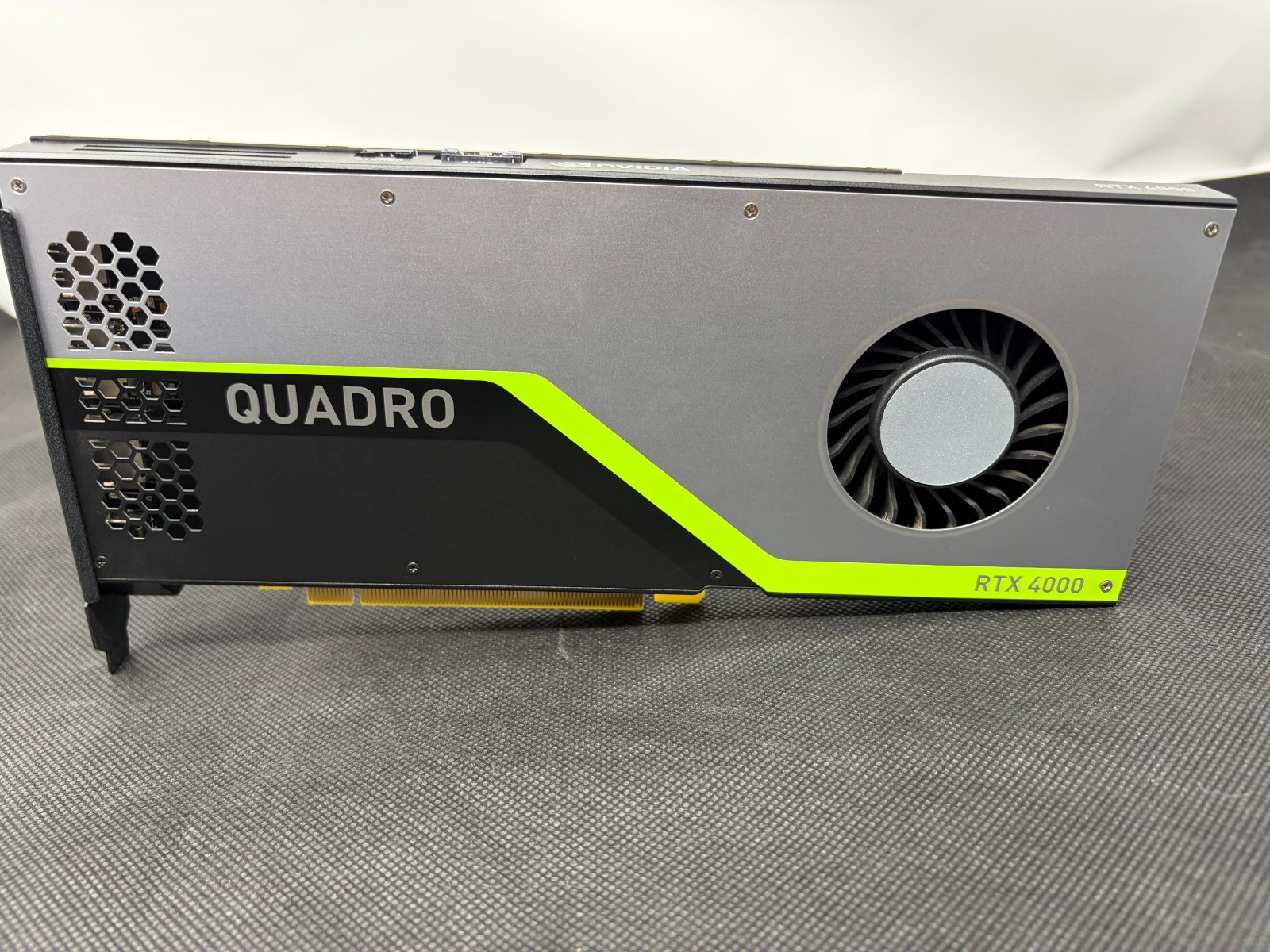 Nvidia Quadro RTX 4000 8GB GDDR6 PCIe 3.0 x16 DP x3 USB-C x1 Graphics Video Card