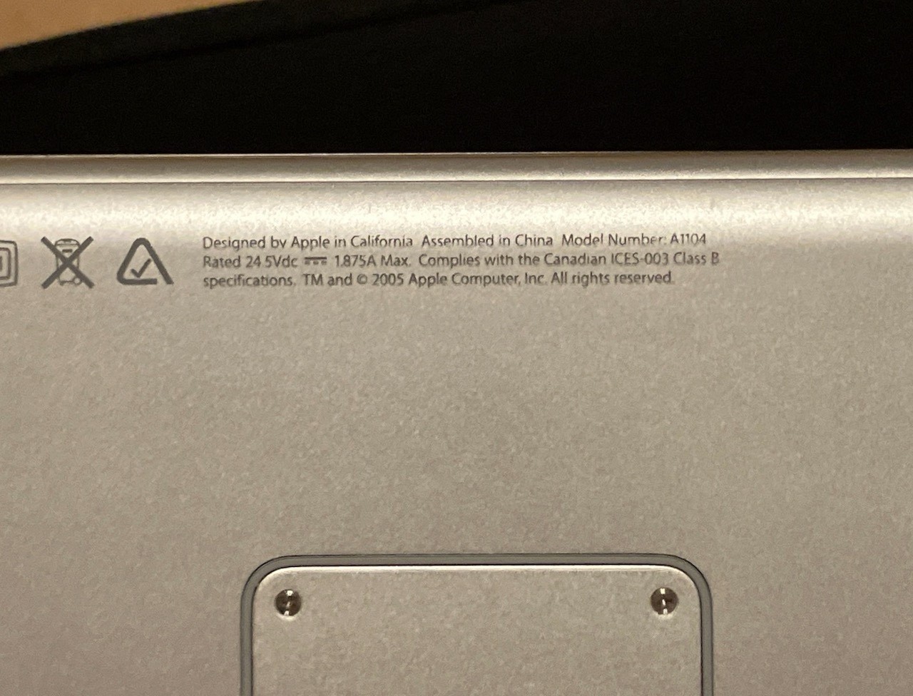 A1104 Aluminum PowerBook G4 12” 1.5 & Battery READ DESCRIPTION Flawed Fan Screen