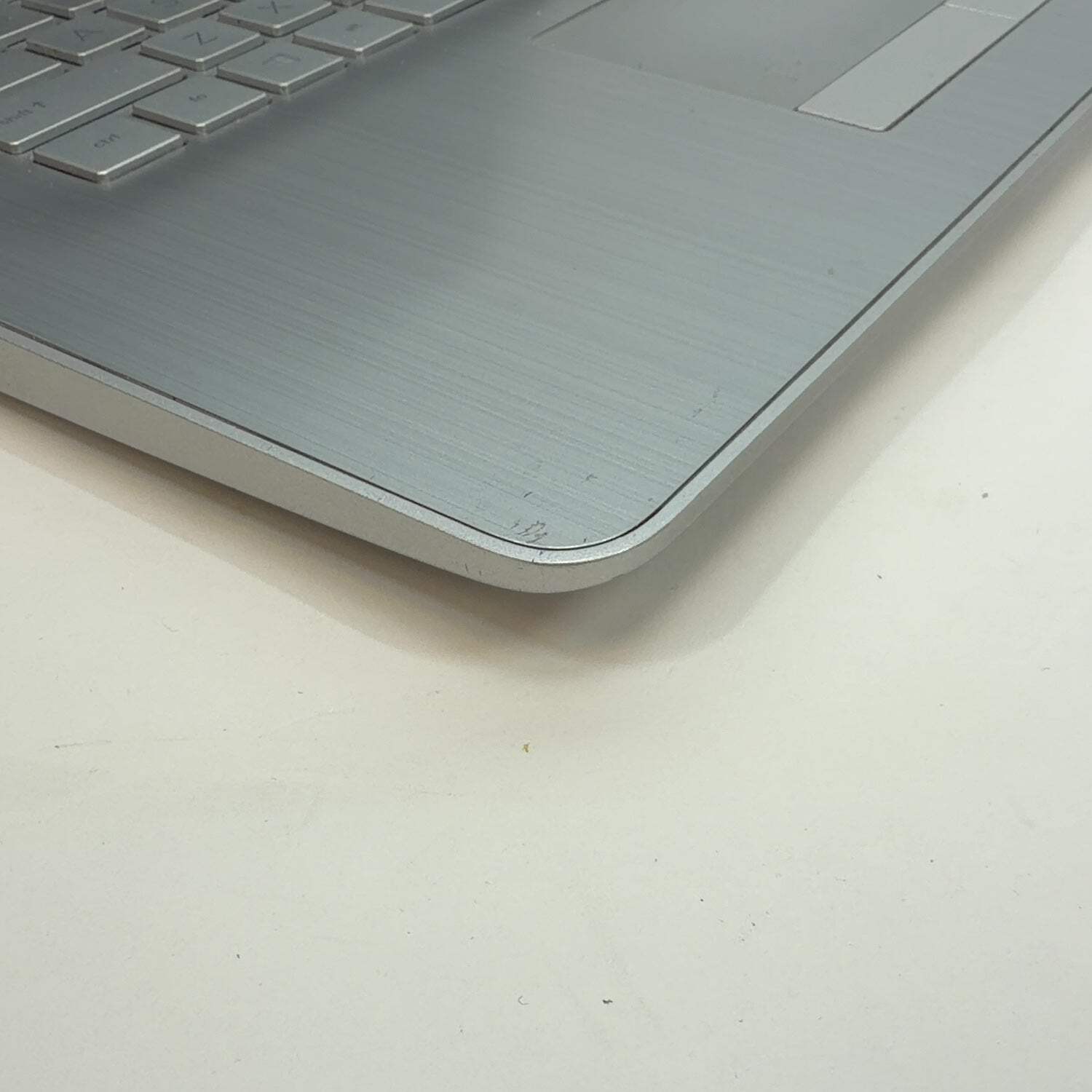 HP Laptop 17-BY3053CL 17.3″ i5-1035G1 1.0GHz 12GB RAM 1TB HDD
