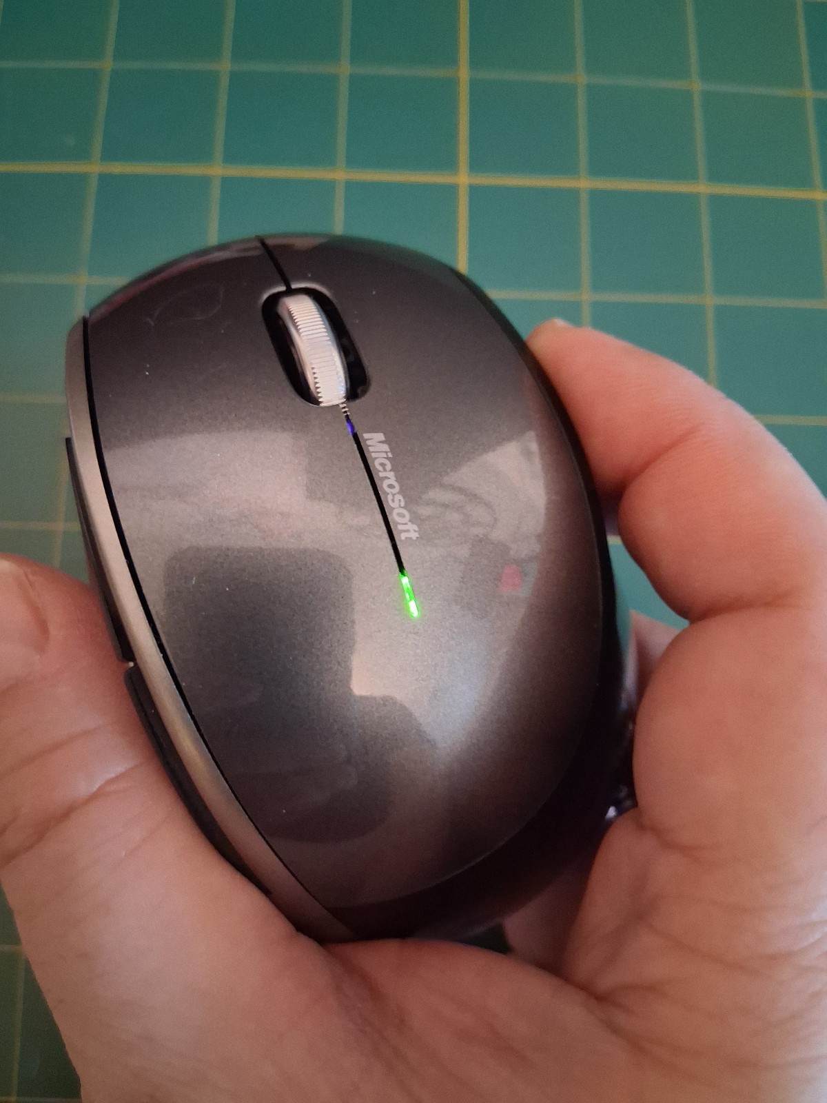 Microsoft Explorer Mini Mouse BlueTrack Technology 2.4GHz Wireless 1363 Vista XP