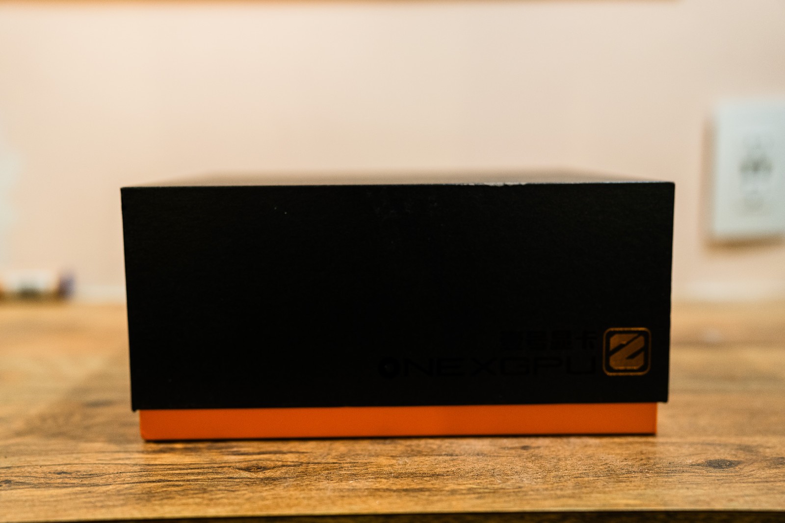 OneXPlayer OneXGPU 2 eGPU AMD Radeon RX 7800M 12GB Oculink Thunderbolt 3 4